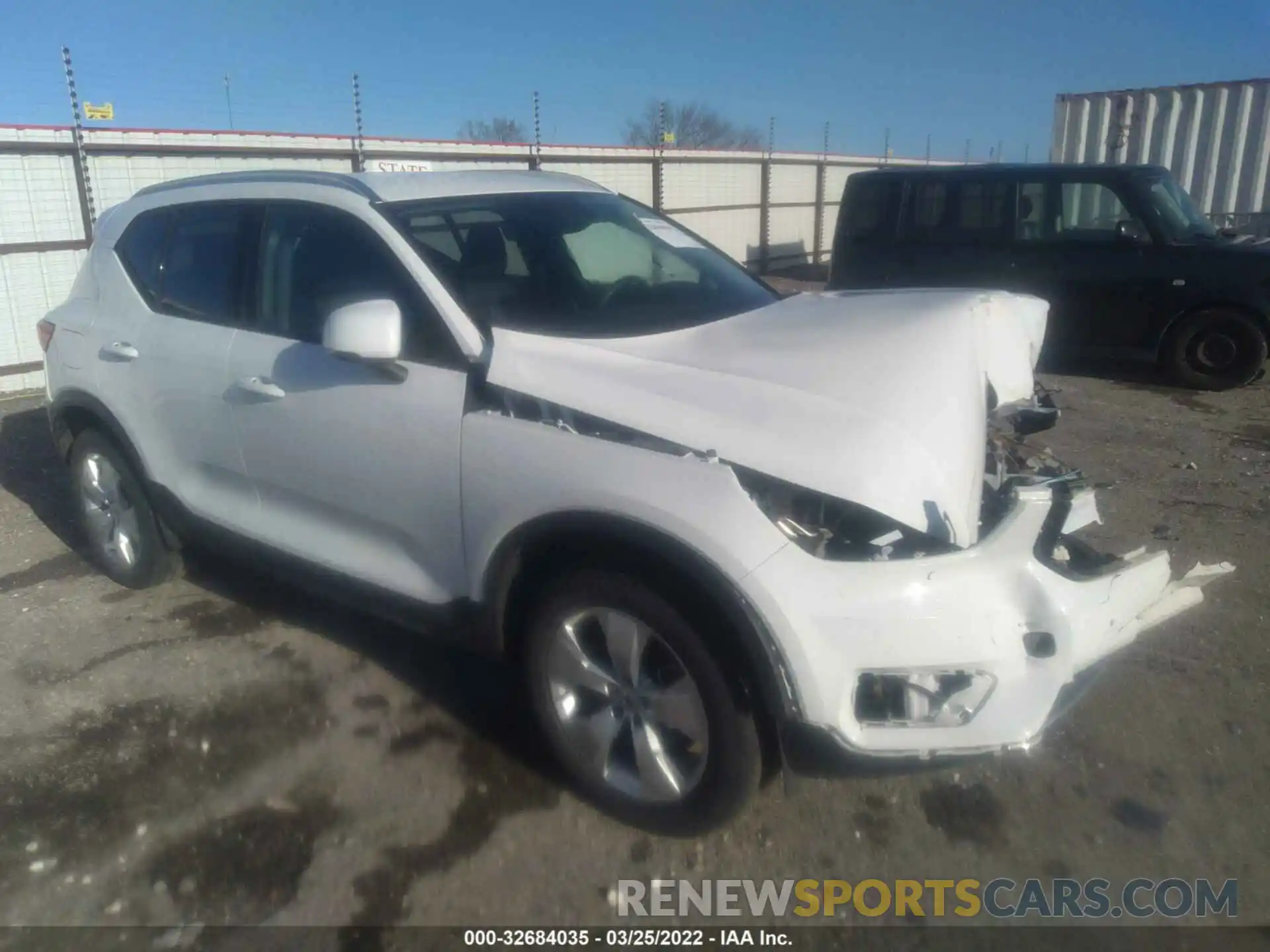 1 Photograph of a damaged car YV4162UK2L2205271 VOLVO XC40 2020