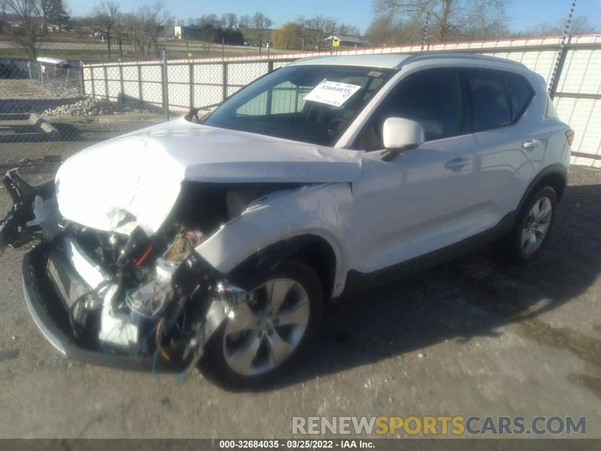 2 Photograph of a damaged car YV4162UK2L2205271 VOLVO XC40 2020