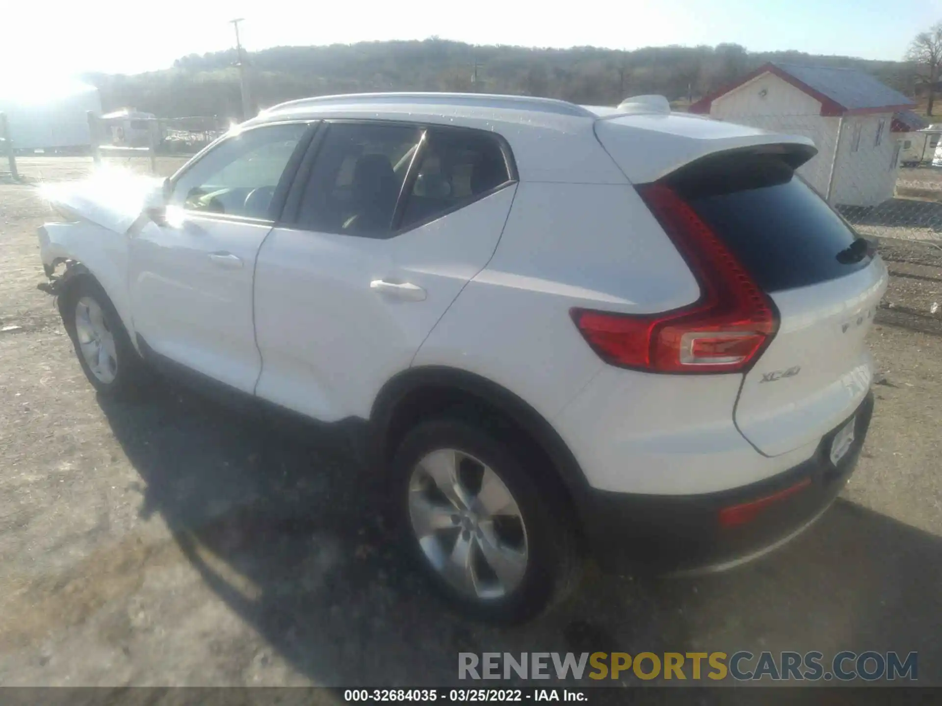 3 Photograph of a damaged car YV4162UK2L2205271 VOLVO XC40 2020