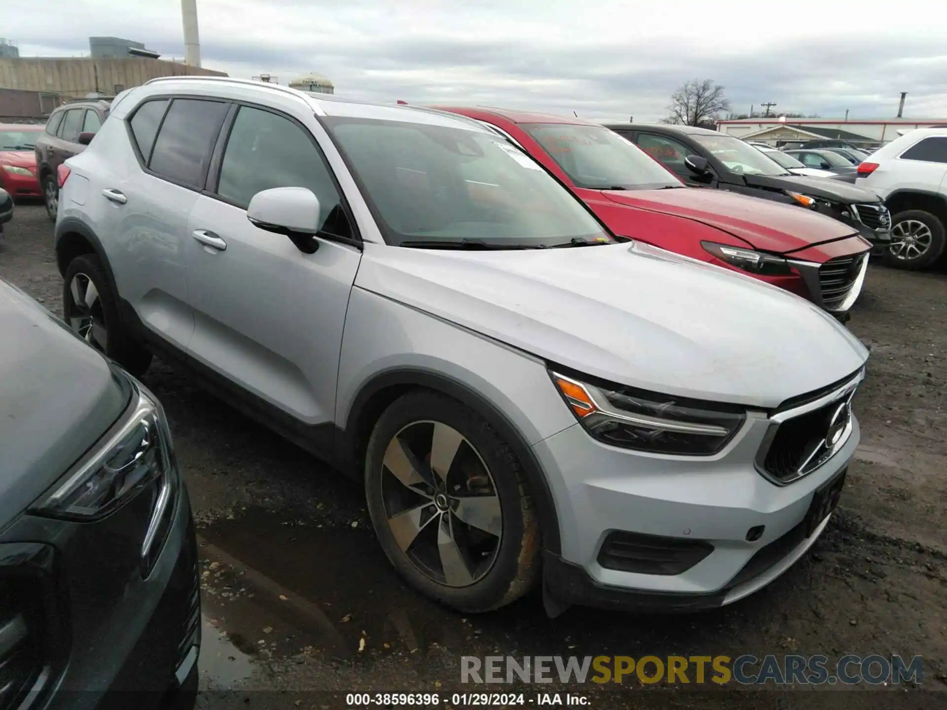 1 Photograph of a damaged car YV4162UK2L2256267 VOLVO XC40 2020