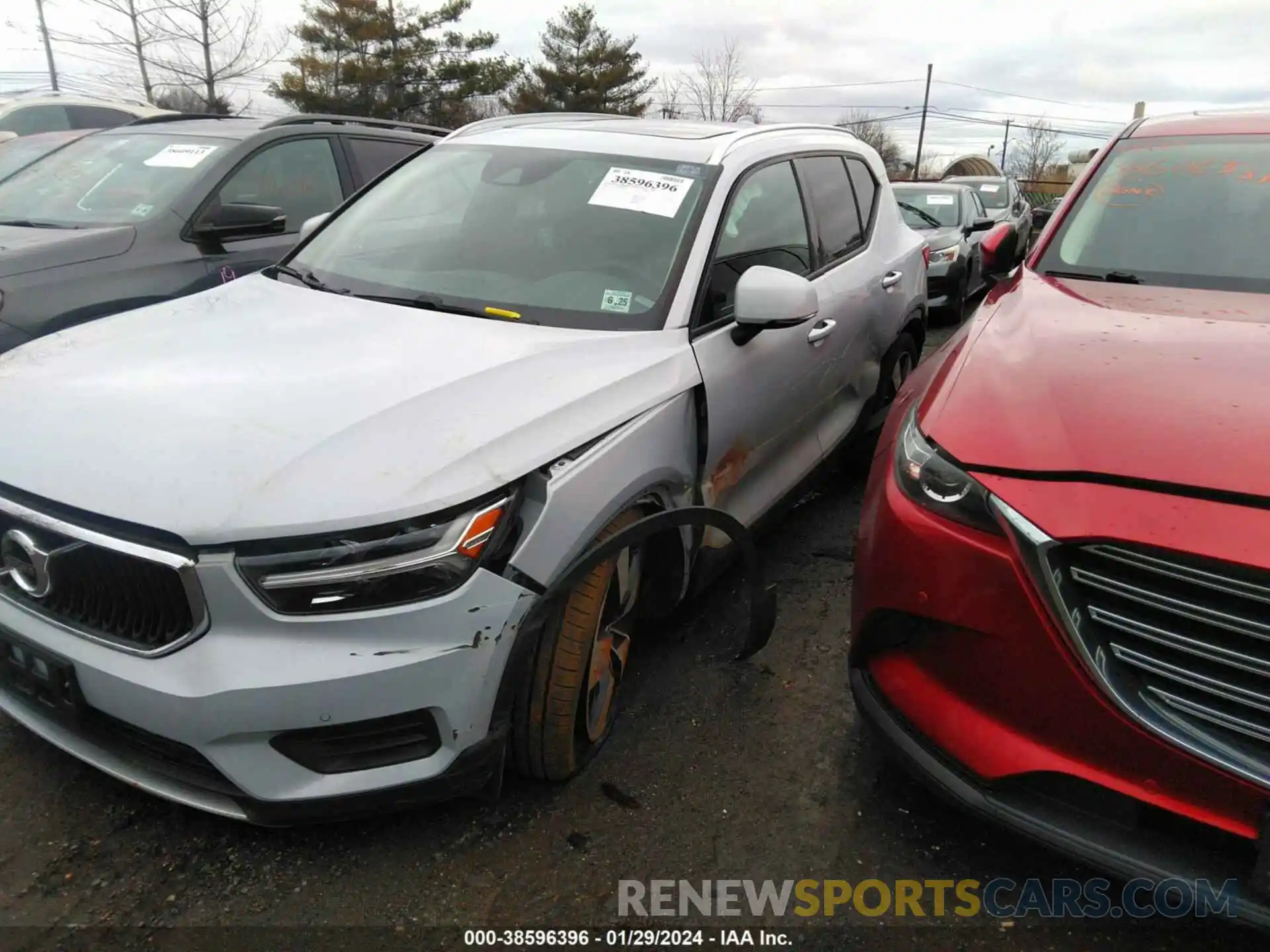 2 Photograph of a damaged car YV4162UK2L2256267 VOLVO XC40 2020