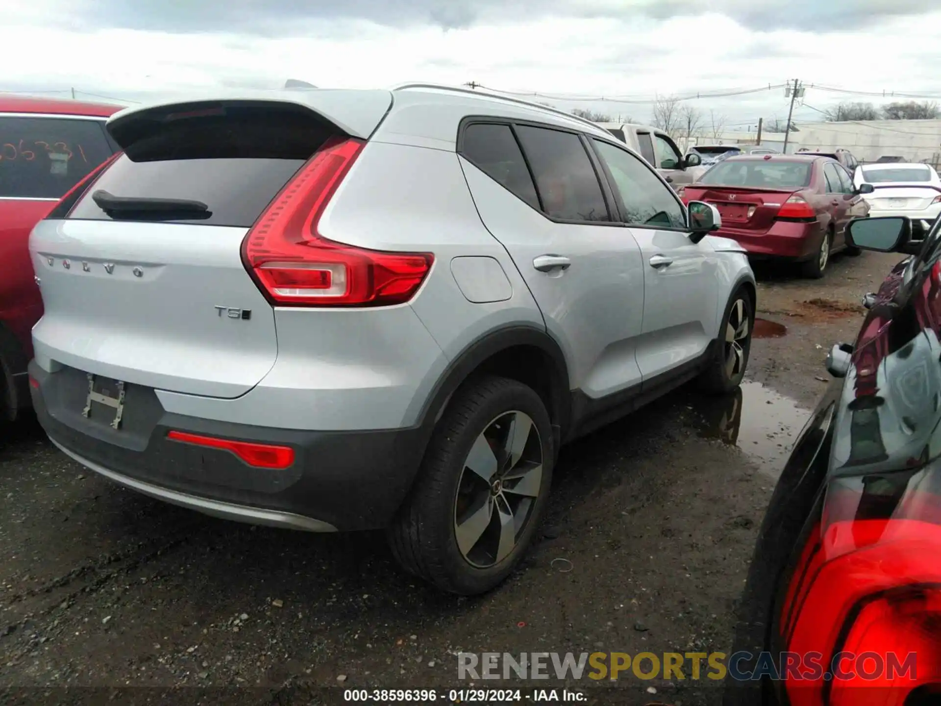 4 Photograph of a damaged car YV4162UK2L2256267 VOLVO XC40 2020