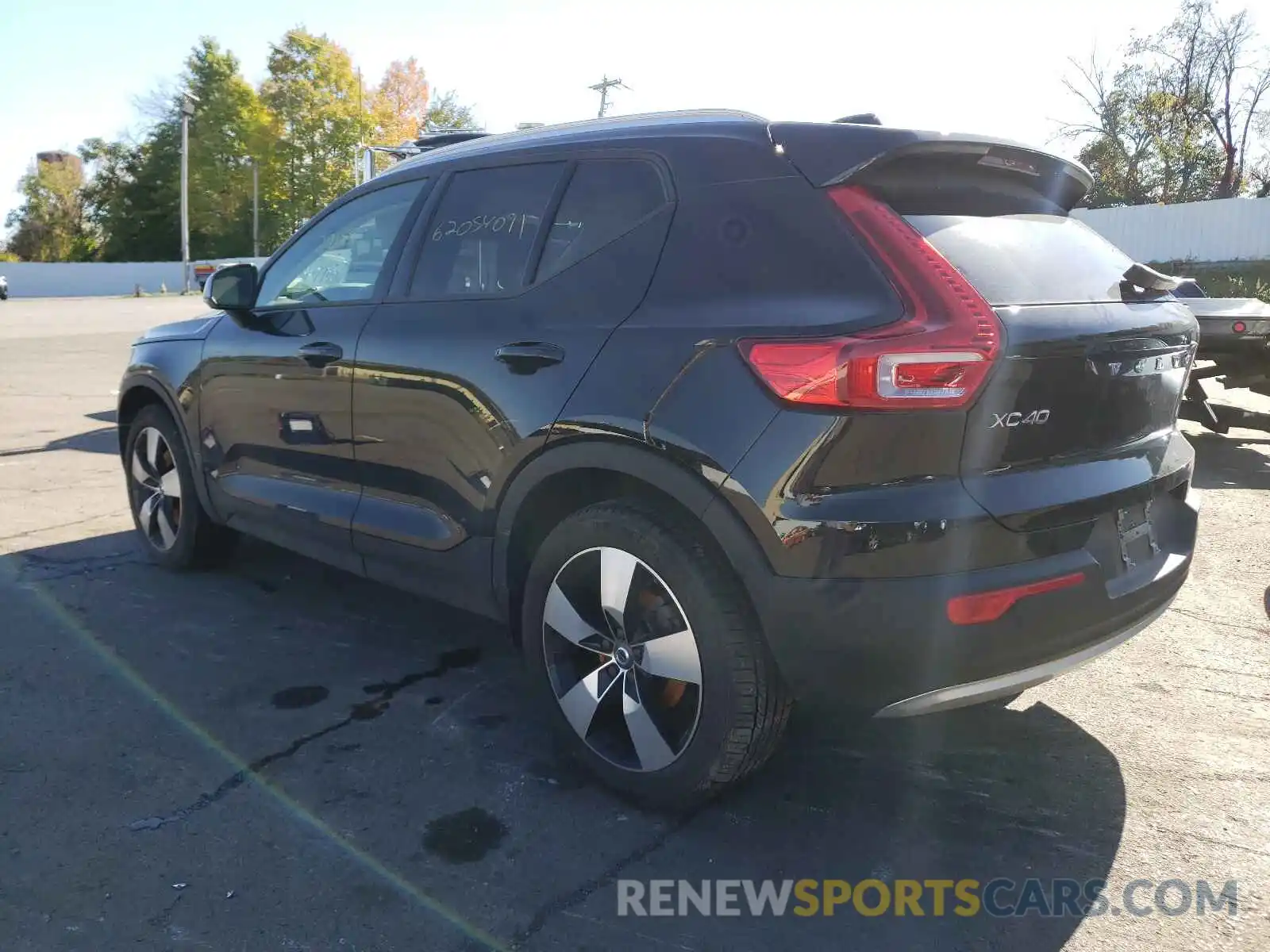 3 Photograph of a damaged car YV4162UK2L2256284 VOLVO XC40 2020