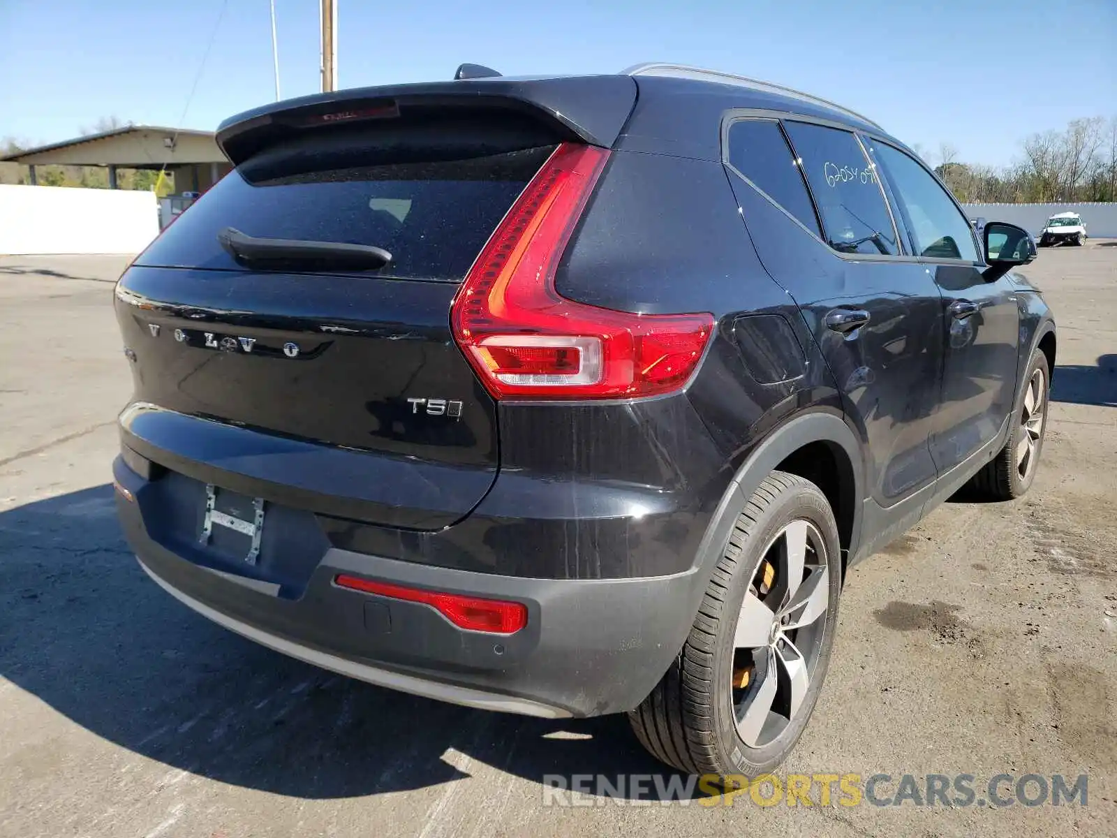 4 Photograph of a damaged car YV4162UK2L2256284 VOLVO XC40 2020