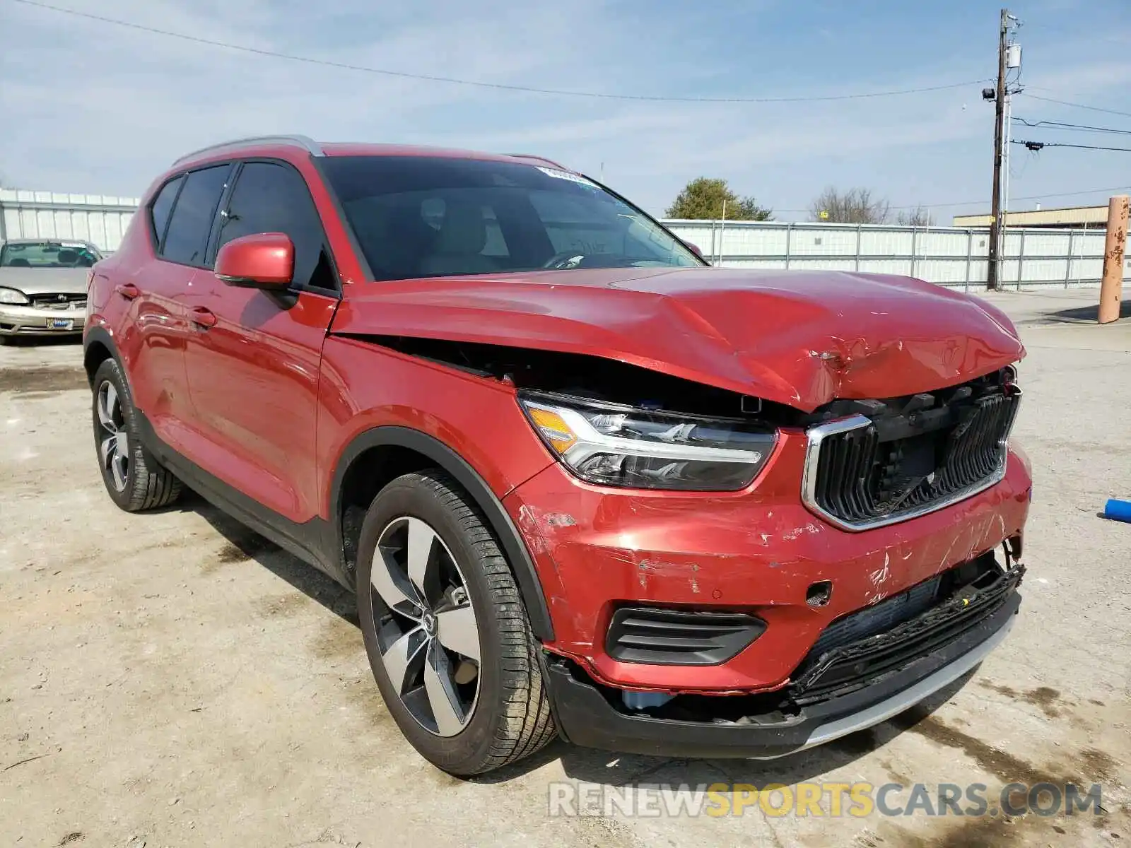 1 Photograph of a damaged car YV4162UK2L2323921 VOLVO XC40 2020