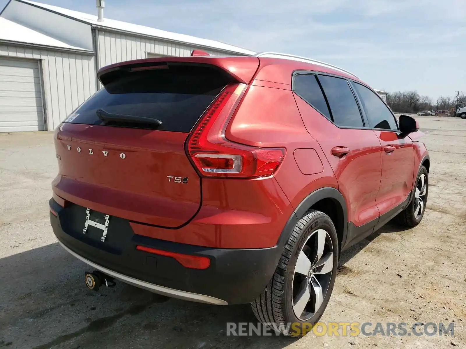 4 Photograph of a damaged car YV4162UK2L2323921 VOLVO XC40 2020