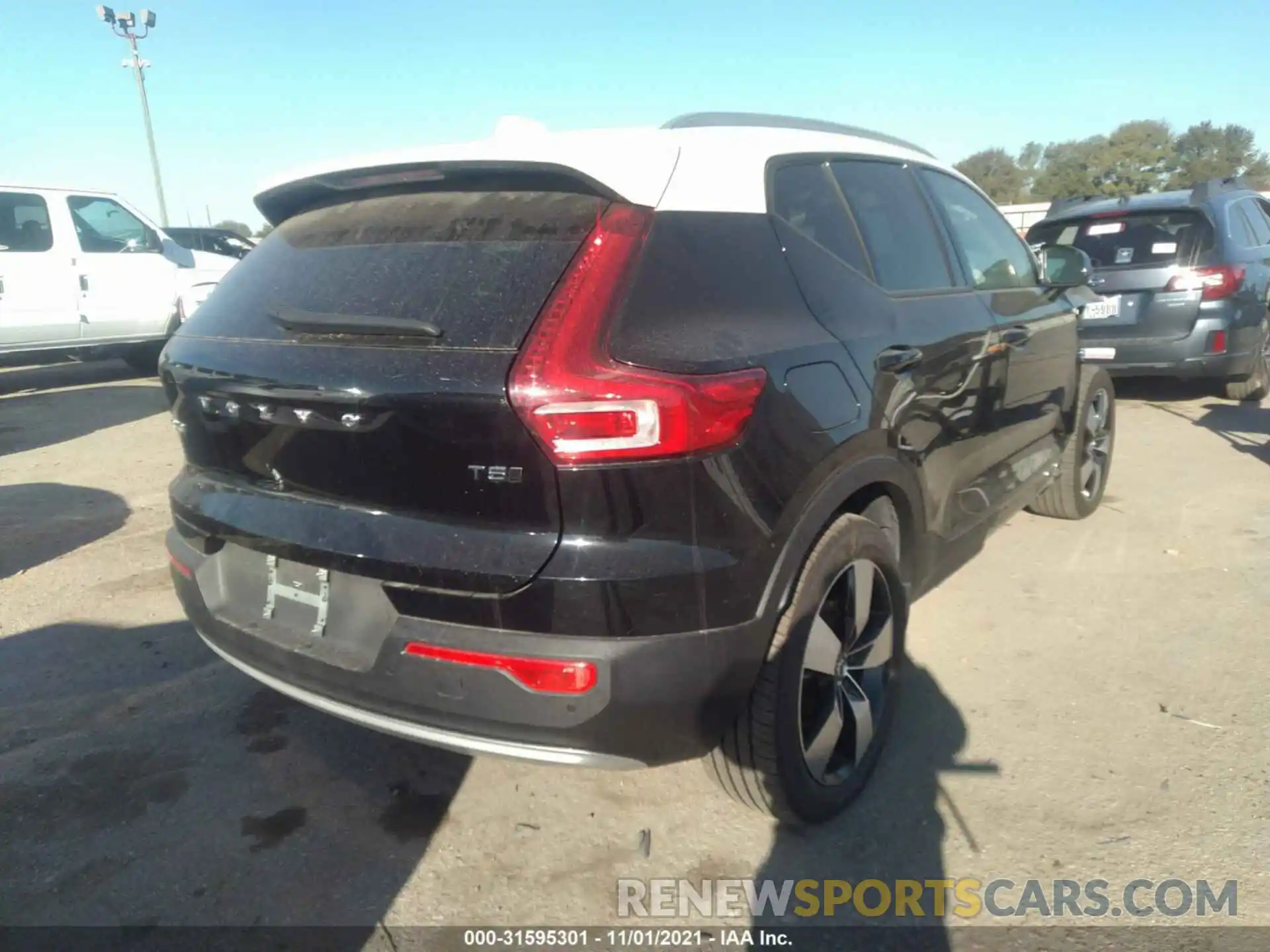 4 Photograph of a damaged car YV4162UK2L2330500 VOLVO XC40 2020