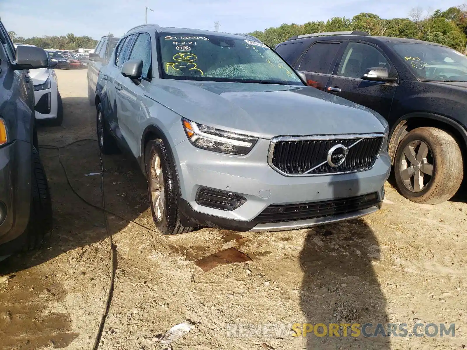 1 Photograph of a damaged car YV4162UK3L2184303 VOLVO XC40 2020