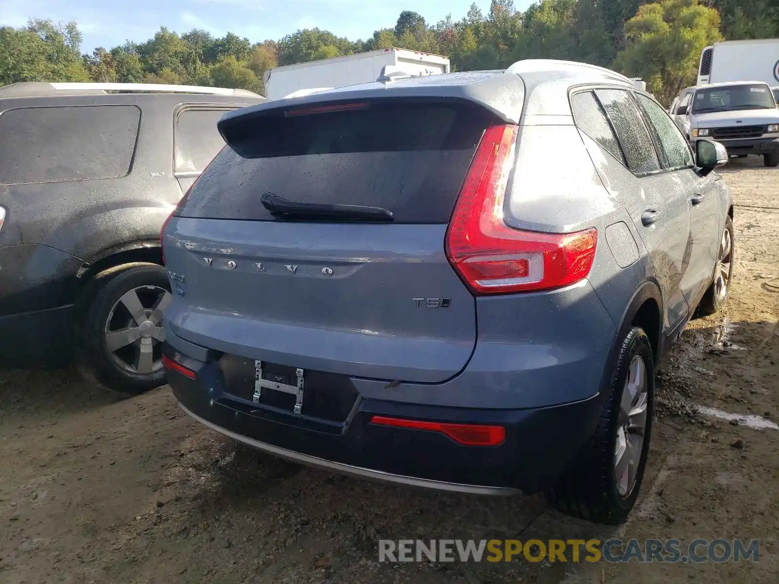 4 Photograph of a damaged car YV4162UK3L2184303 VOLVO XC40 2020