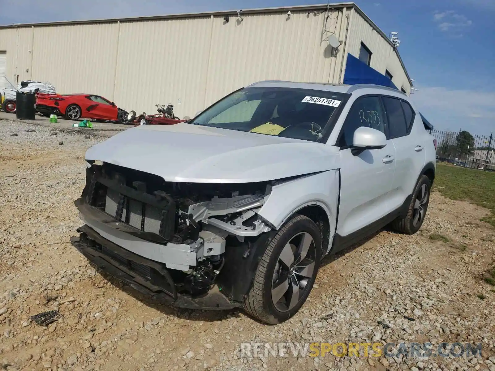 2 Photograph of a damaged car YV4162UK3L2195821 VOLVO XC40 2020