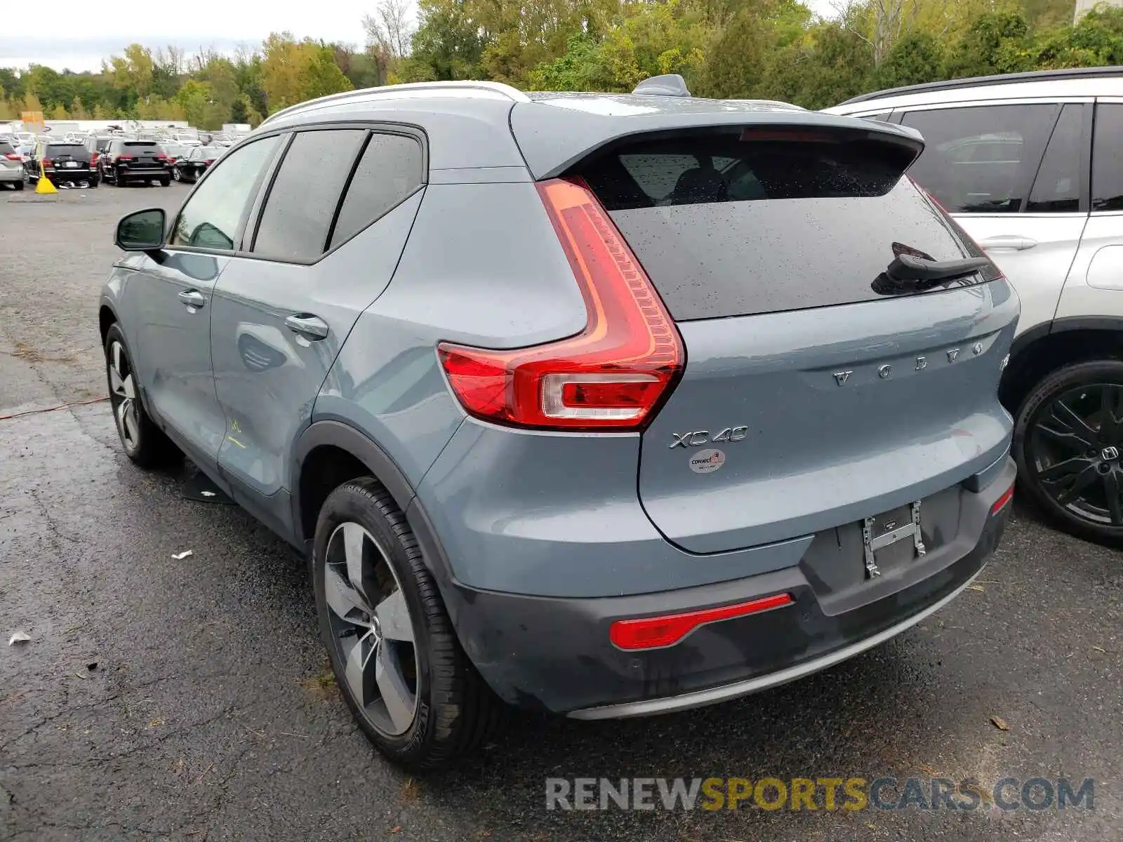 3 Photograph of a damaged car YV4162UK3L2286409 VOLVO XC40 2020