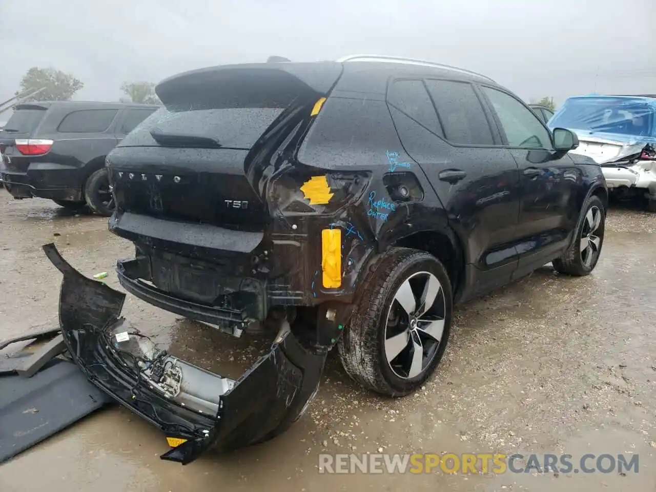 4 Photograph of a damaged car YV4162UK4L2183726 VOLVO XC40 2020