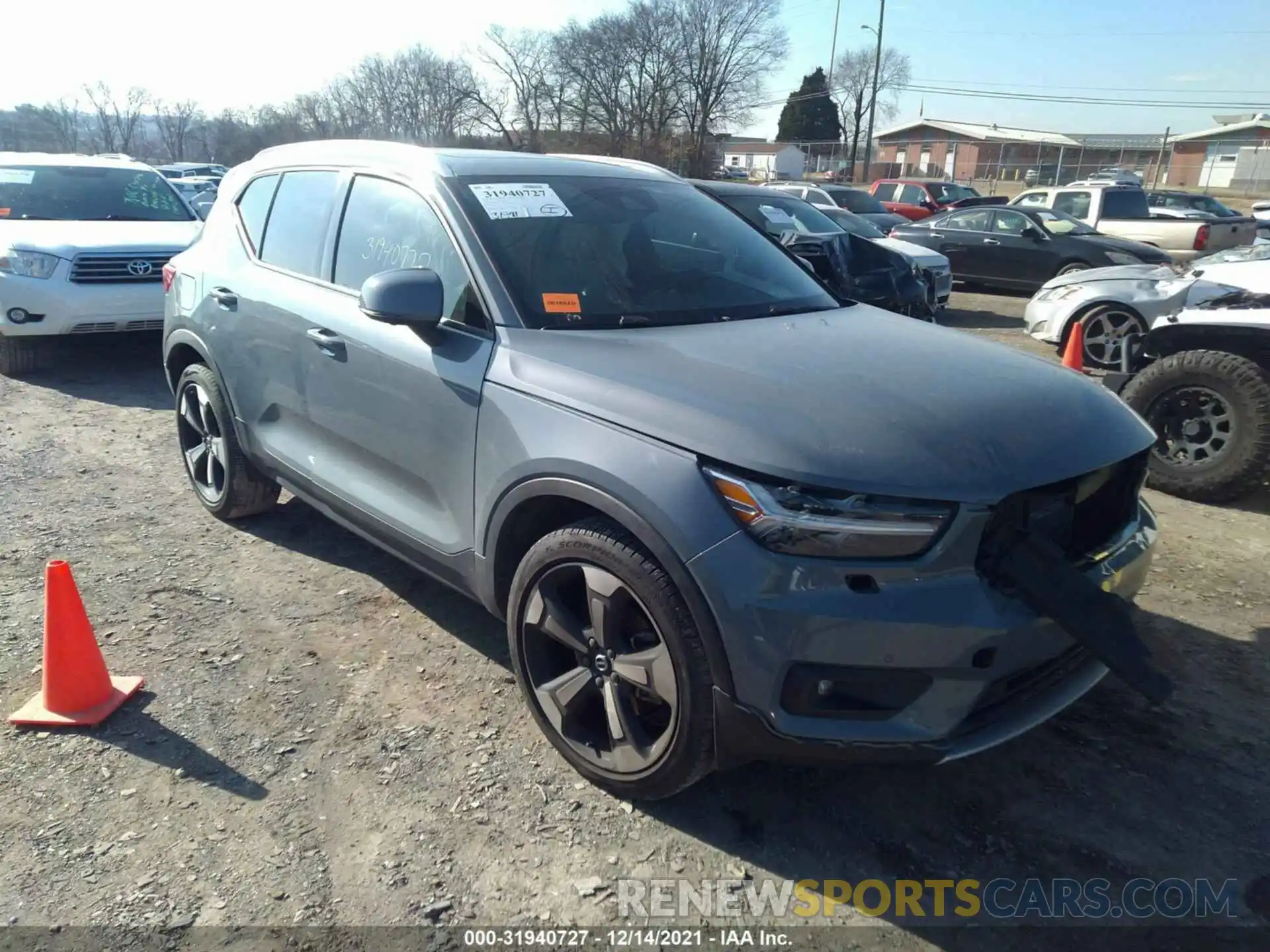 1 Photograph of a damaged car YV4162UK4L2190823 VOLVO XC40 2020