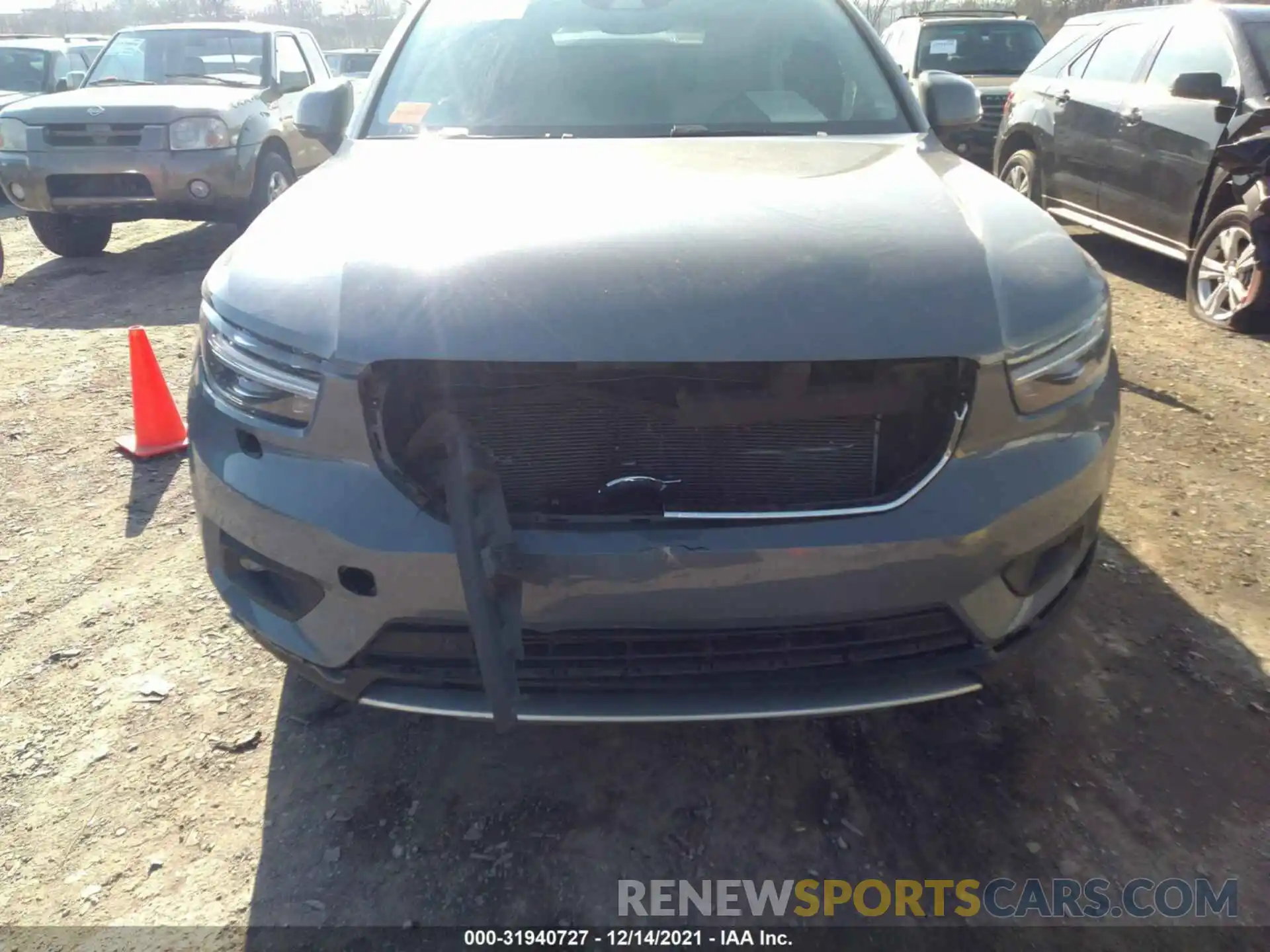 6 Photograph of a damaged car YV4162UK4L2190823 VOLVO XC40 2020