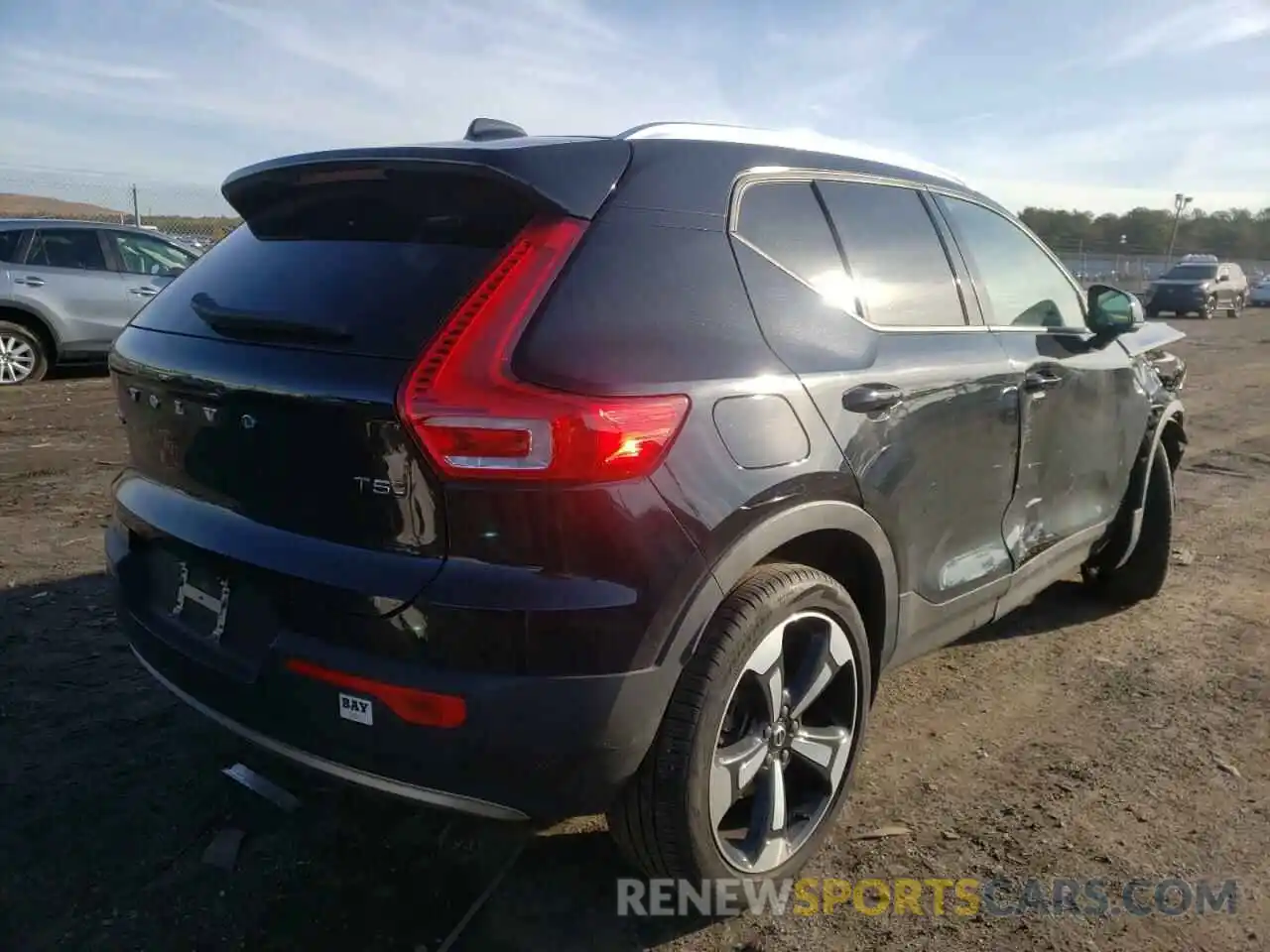 4 Photograph of a damaged car YV4162UK4L2247134 VOLVO XC40 2020