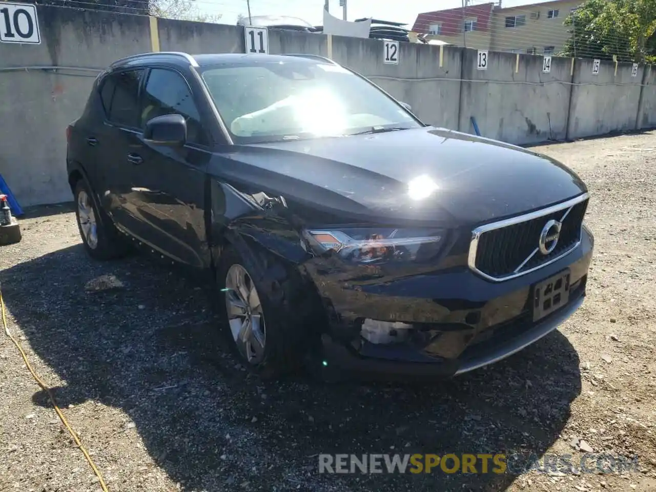 1 Photograph of a damaged car YV4162UK4L2251412 VOLVO XC40 2020