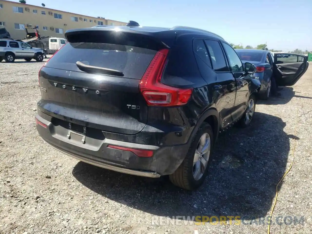 4 Photograph of a damaged car YV4162UK4L2251412 VOLVO XC40 2020