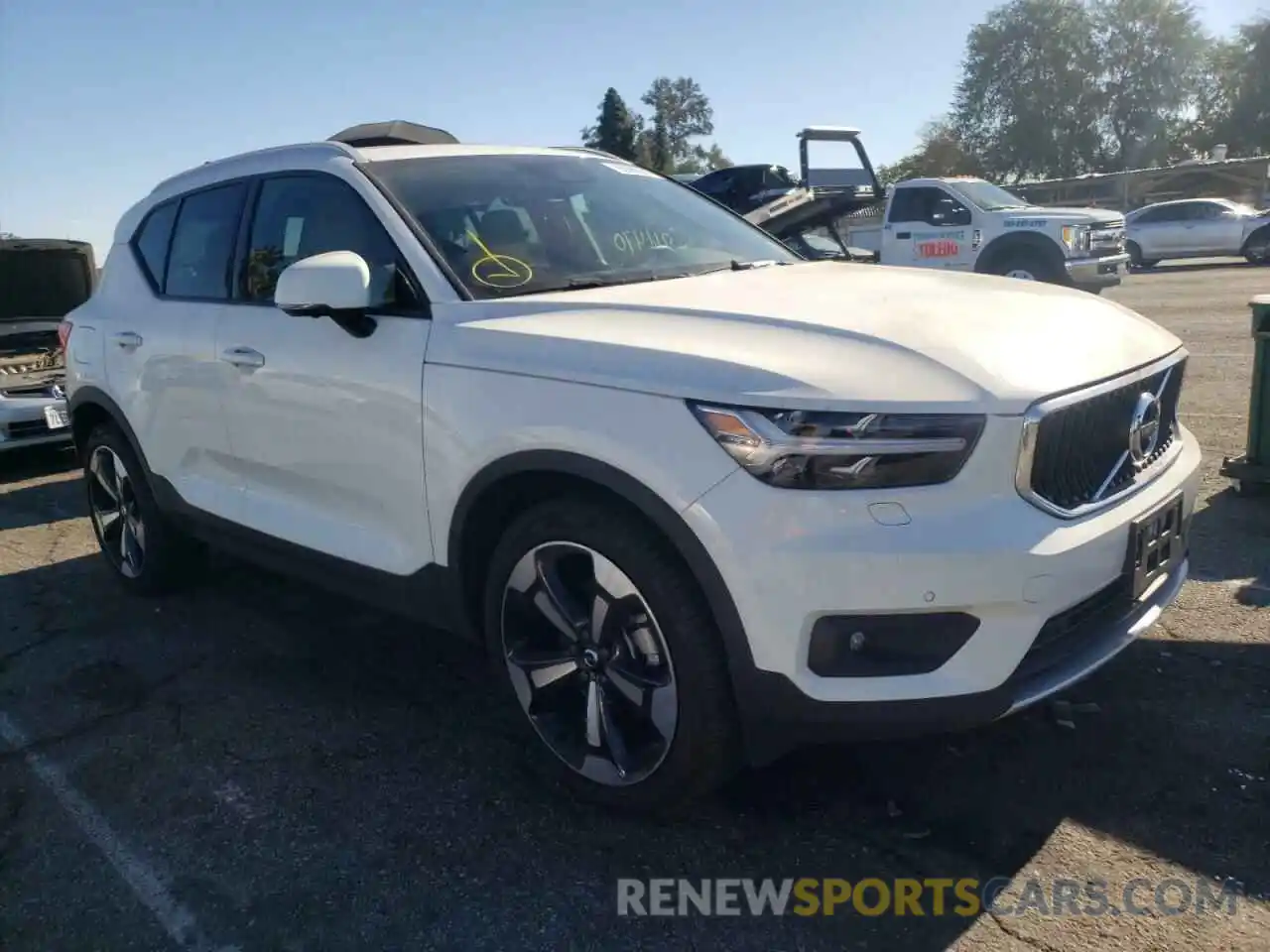 1 Photograph of a damaged car YV4162UK4L2297905 VOLVO XC40 2020