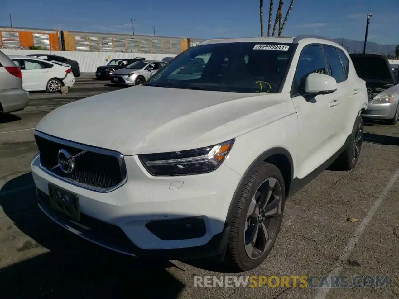 2 Photograph of a damaged car YV4162UK4L2297905 VOLVO XC40 2020