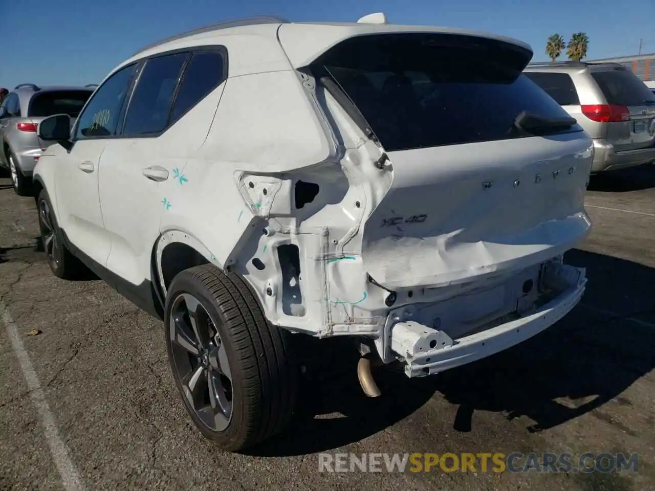 3 Photograph of a damaged car YV4162UK4L2297905 VOLVO XC40 2020