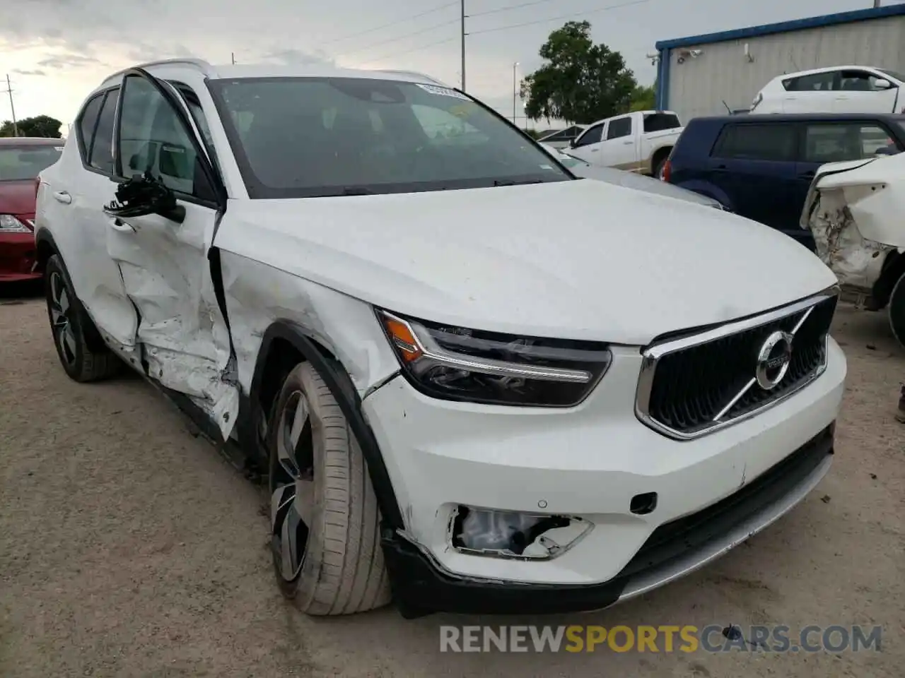 1 Photograph of a damaged car YV4162UK5L2186506 VOLVO XC40 2020