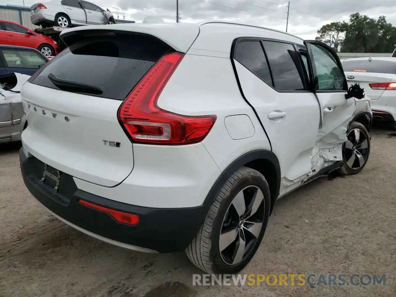 4 Photograph of a damaged car YV4162UK5L2186506 VOLVO XC40 2020