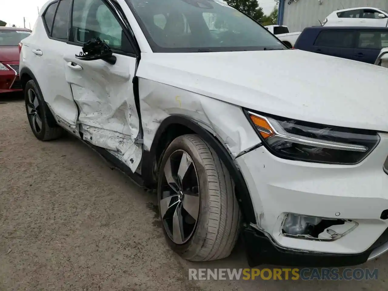 9 Photograph of a damaged car YV4162UK5L2186506 VOLVO XC40 2020