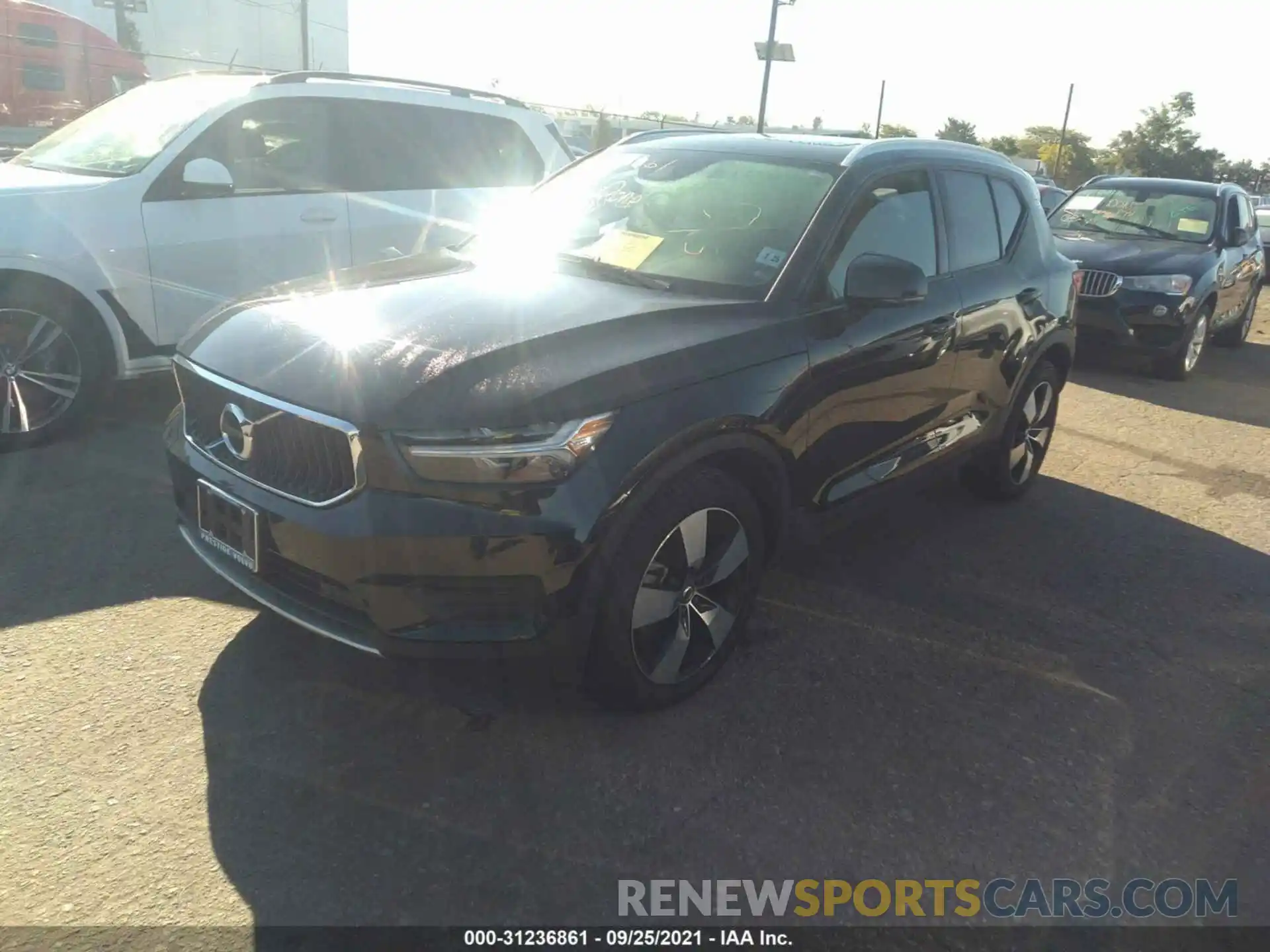 2 Photograph of a damaged car YV4162UK5L2231735 VOLVO XC40 2020