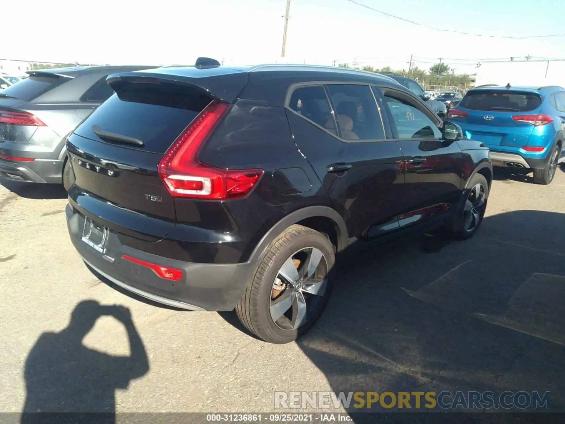 4 Photograph of a damaged car YV4162UK5L2231735 VOLVO XC40 2020