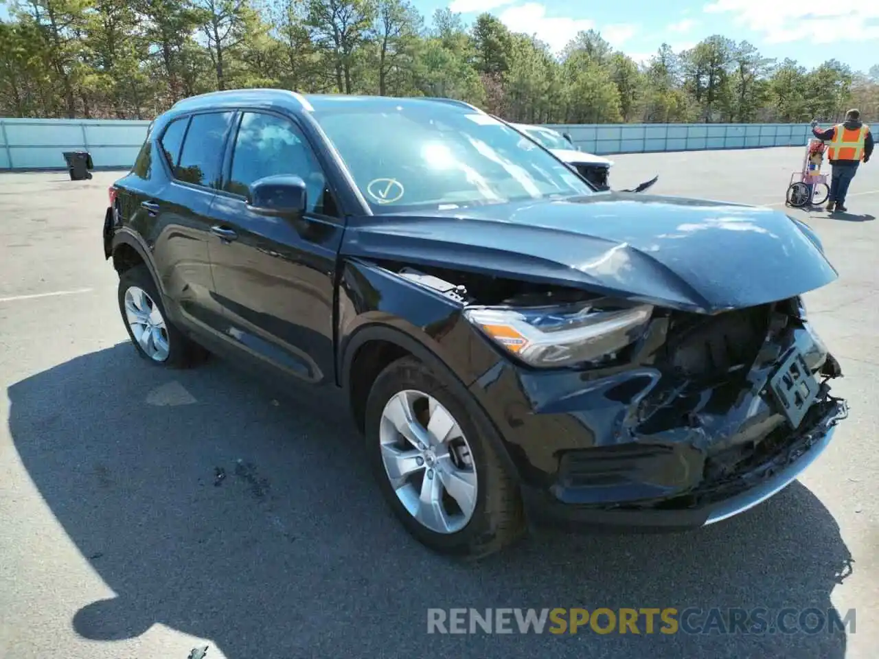 1 Photograph of a damaged car YV4162UK5L2231864 VOLVO XC40 2020