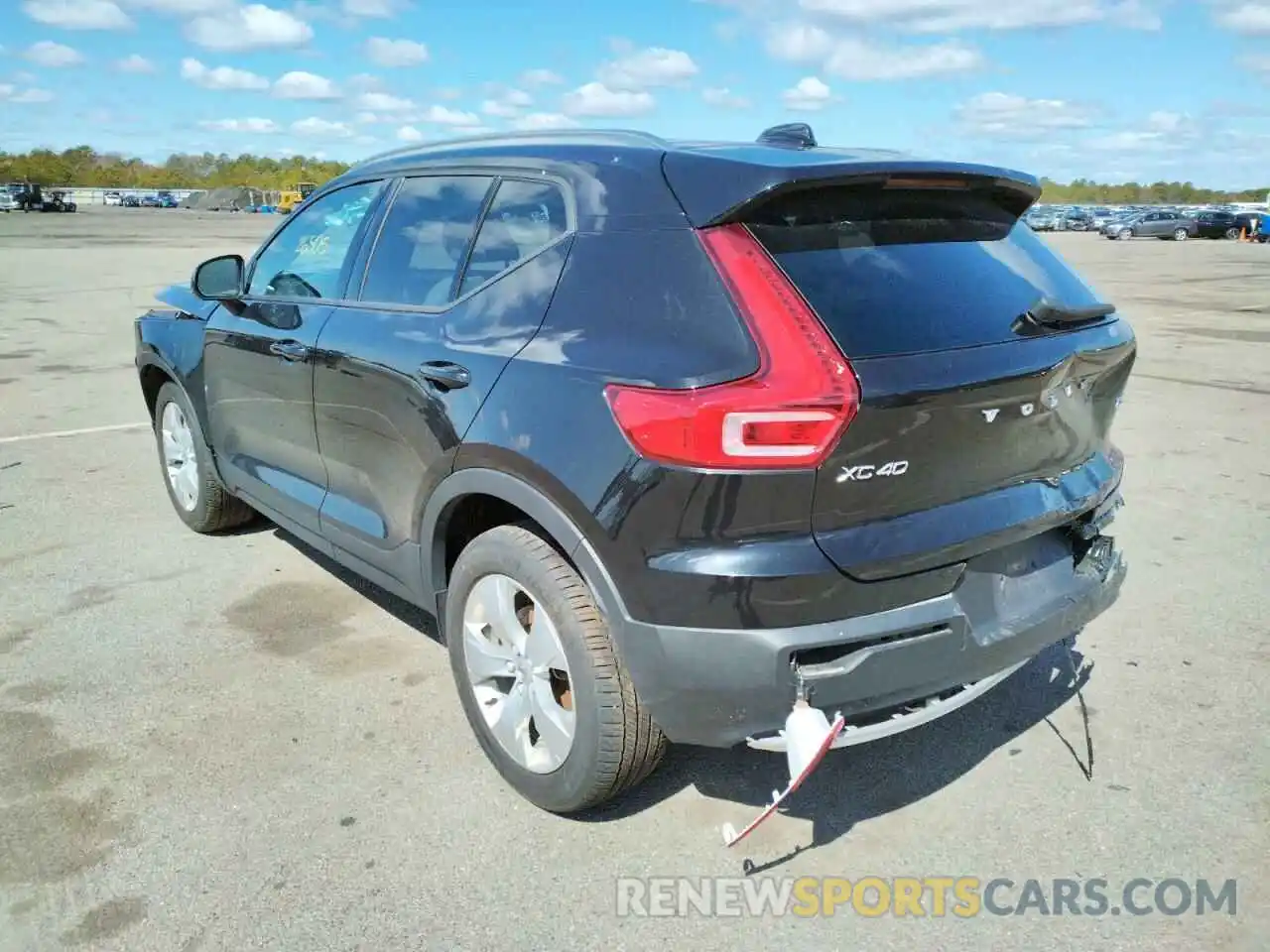 3 Photograph of a damaged car YV4162UK5L2231864 VOLVO XC40 2020