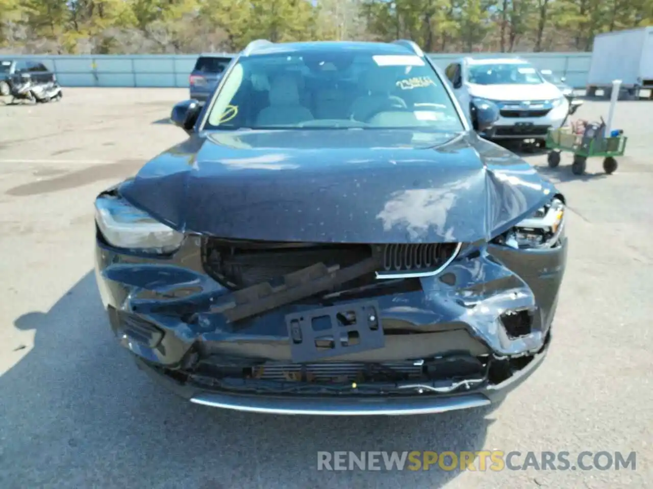 9 Photograph of a damaged car YV4162UK5L2231864 VOLVO XC40 2020