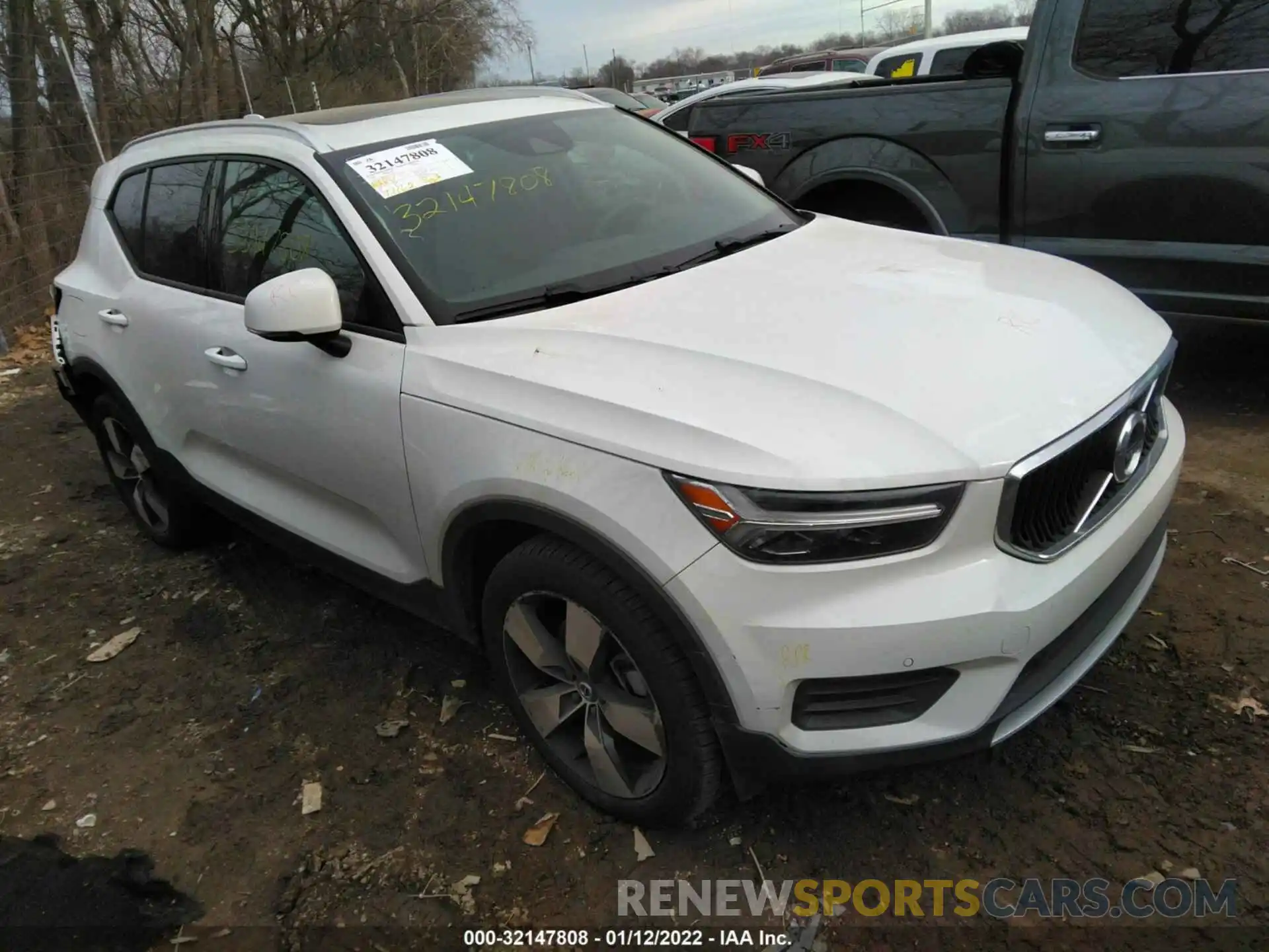 1 Photograph of a damaged car YV4162UK5L2260491 VOLVO XC40 2020