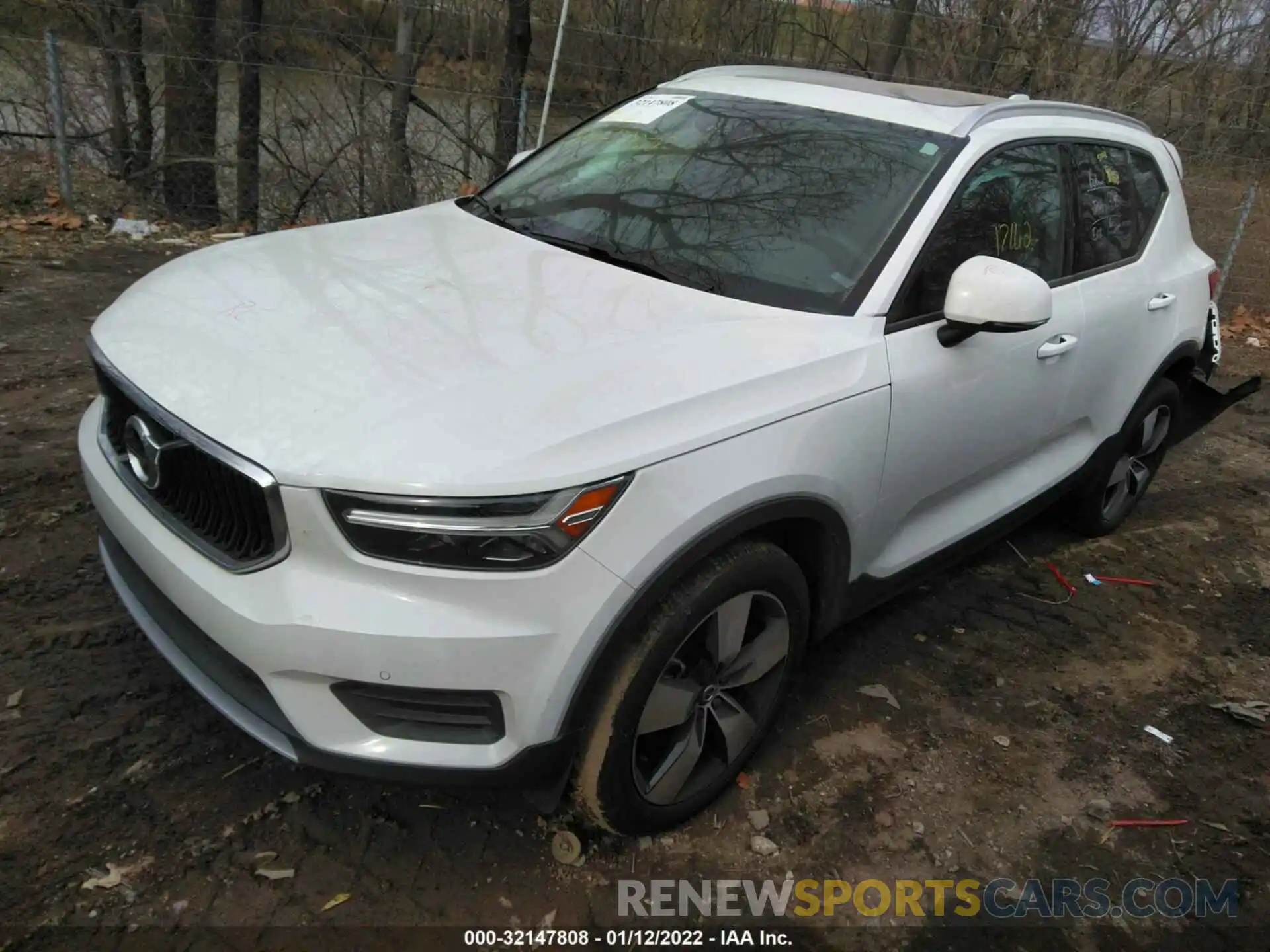 2 Photograph of a damaged car YV4162UK5L2260491 VOLVO XC40 2020