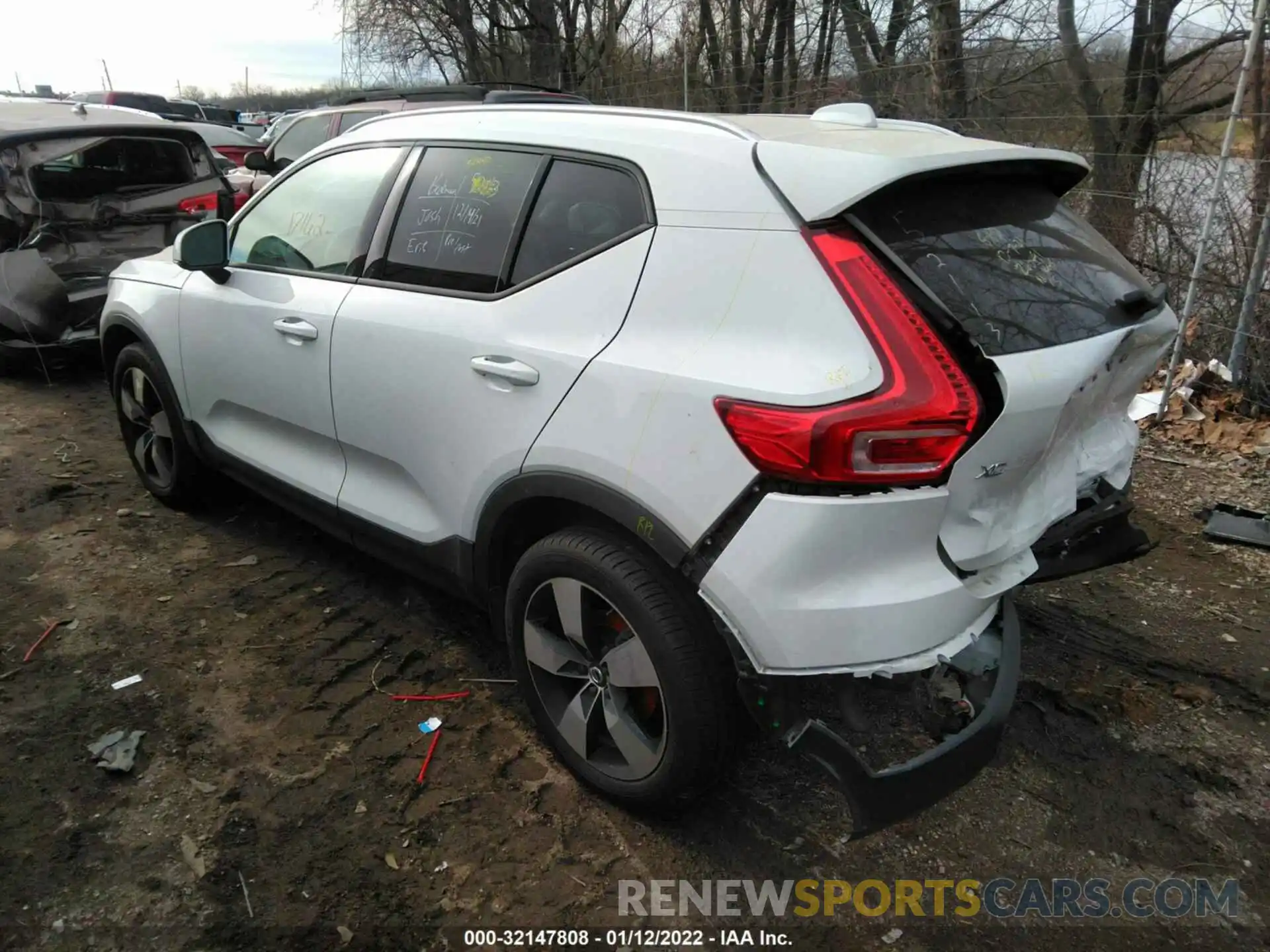 3 Фотография поврежденного автомобиля YV4162UK5L2260491 VOLVO XC40 2020