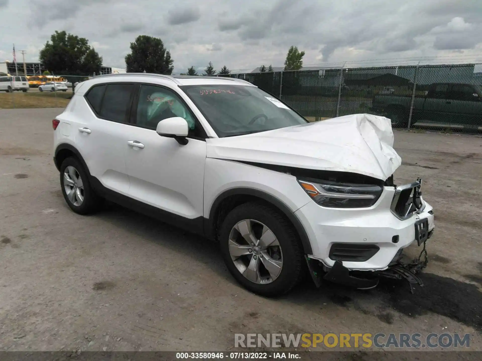 1 Photograph of a damaged car YV4162UK5L2262998 VOLVO XC40 2020