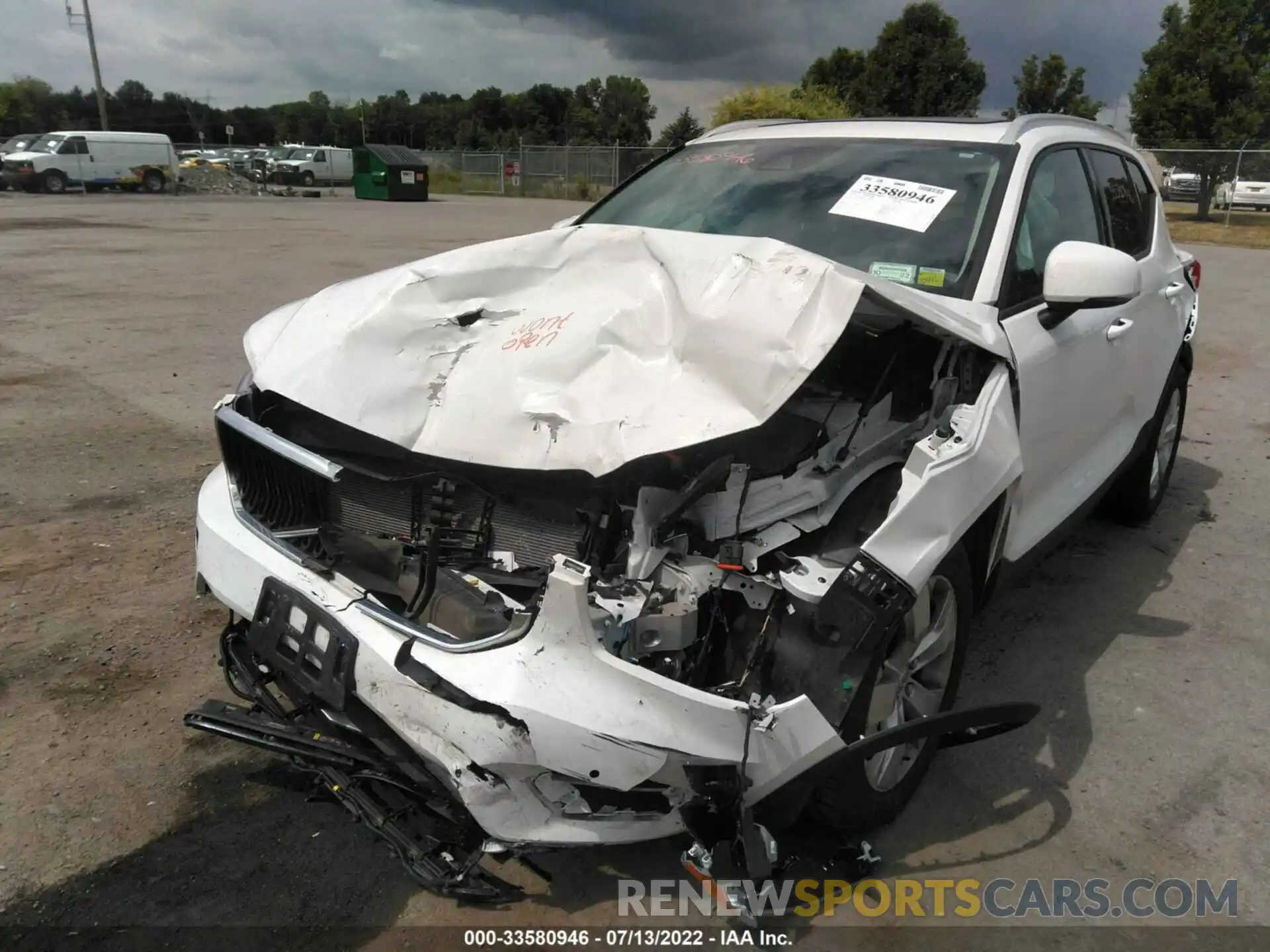 6 Photograph of a damaged car YV4162UK5L2262998 VOLVO XC40 2020