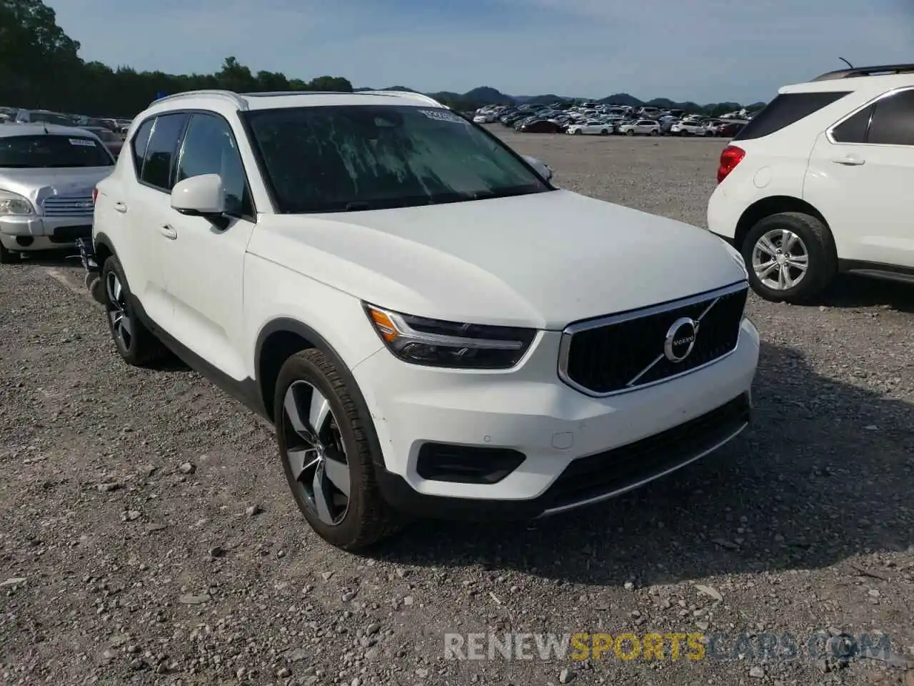 1 Photograph of a damaged car YV4162UK5L2270423 VOLVO XC40 2020