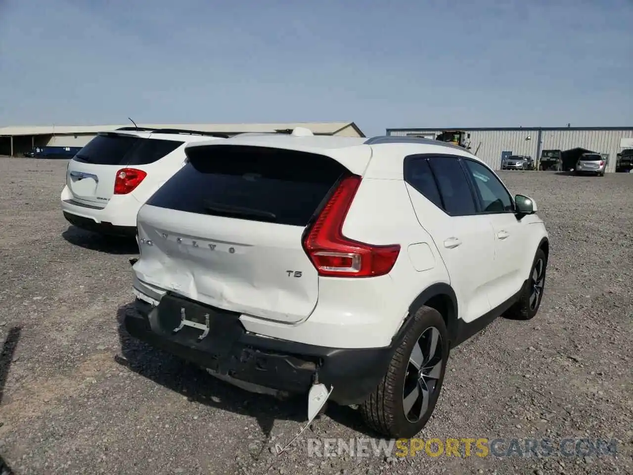 4 Photograph of a damaged car YV4162UK5L2270423 VOLVO XC40 2020