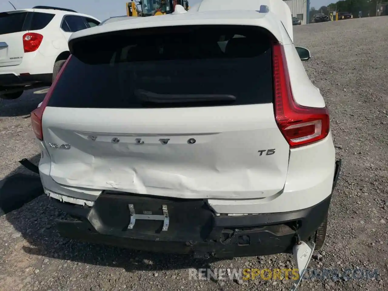 9 Photograph of a damaged car YV4162UK5L2270423 VOLVO XC40 2020