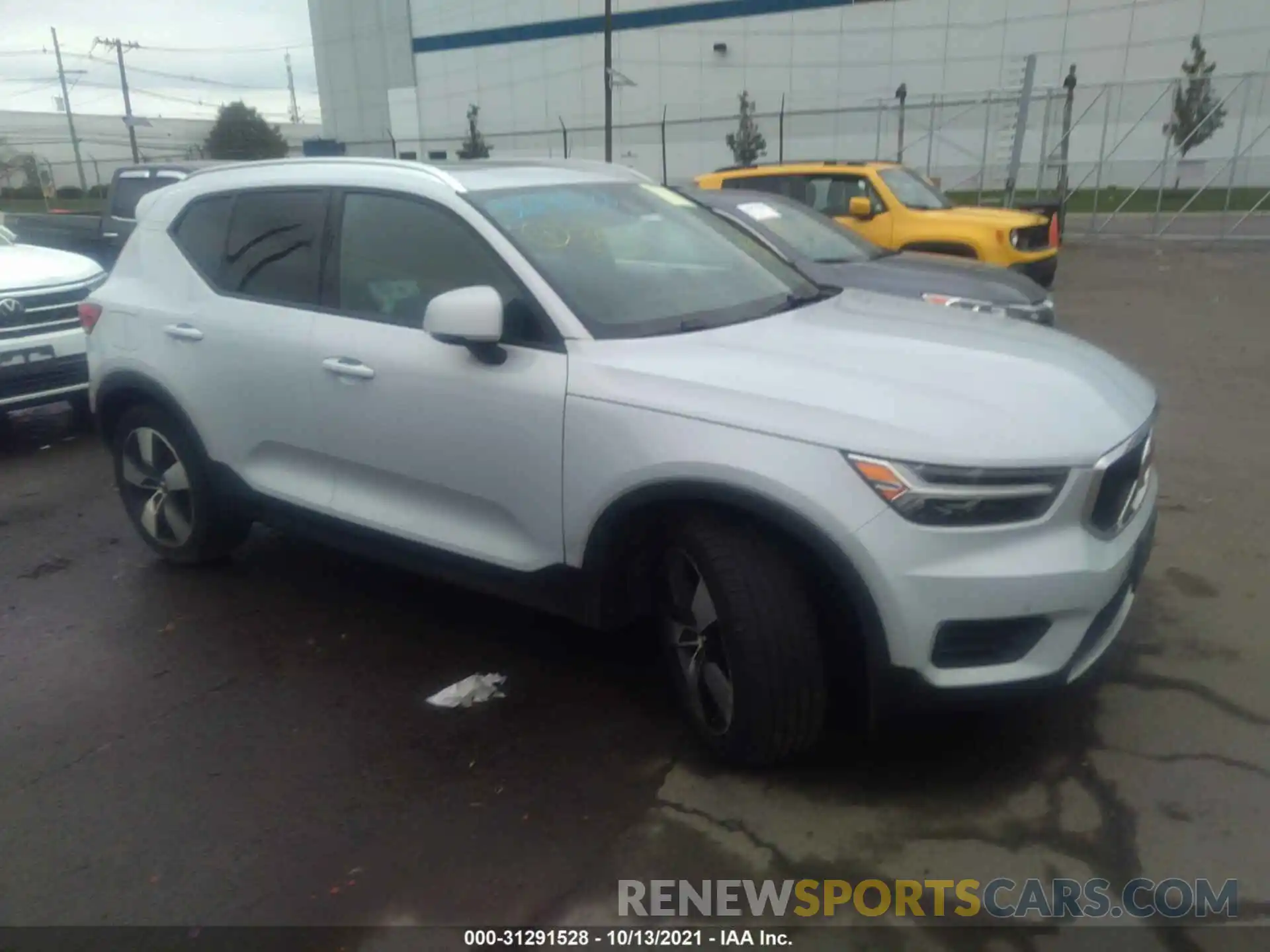 1 Photograph of a damaged car YV4162UK5L2301959 VOLVO XC40 2020