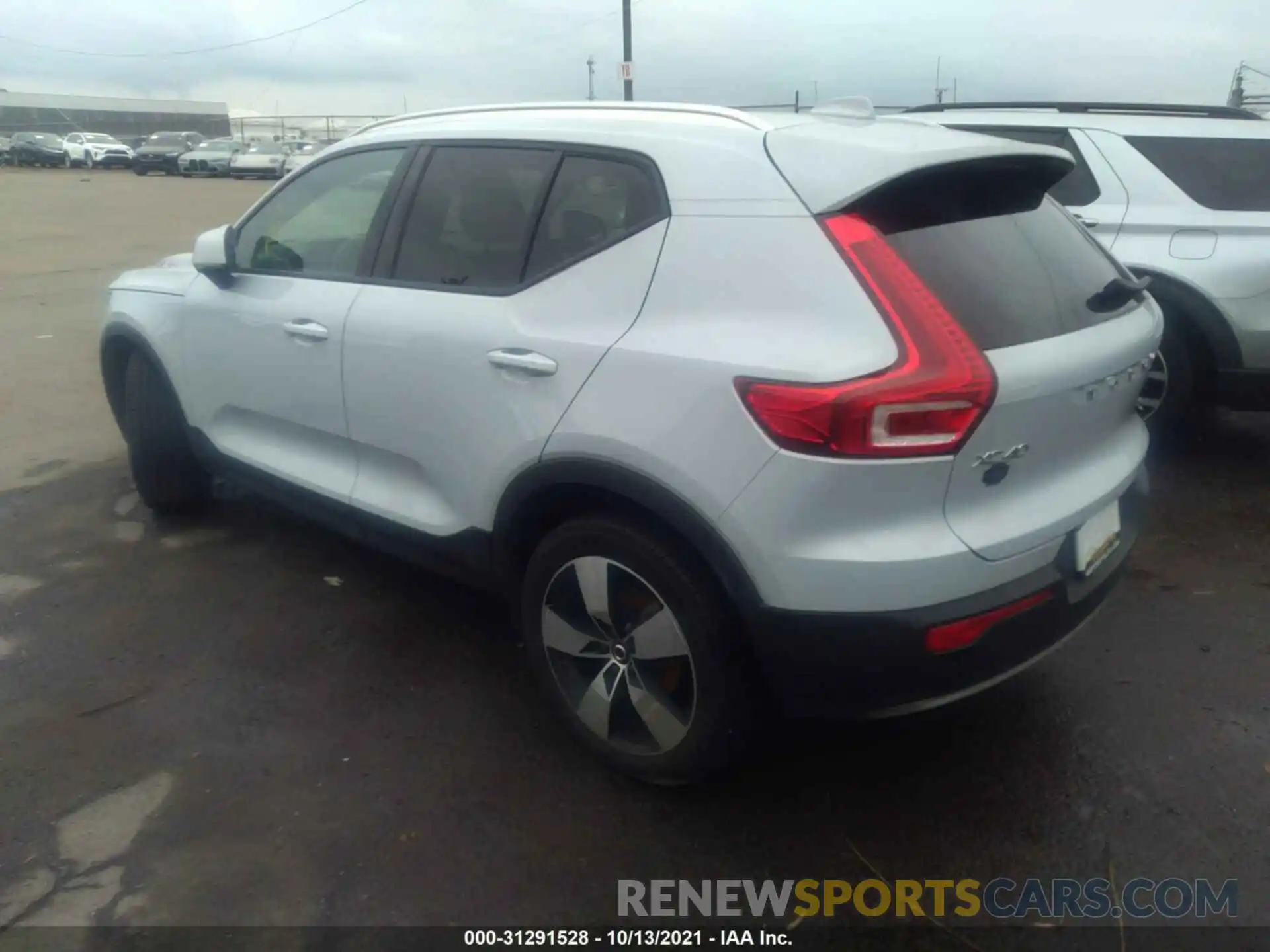 3 Photograph of a damaged car YV4162UK5L2301959 VOLVO XC40 2020