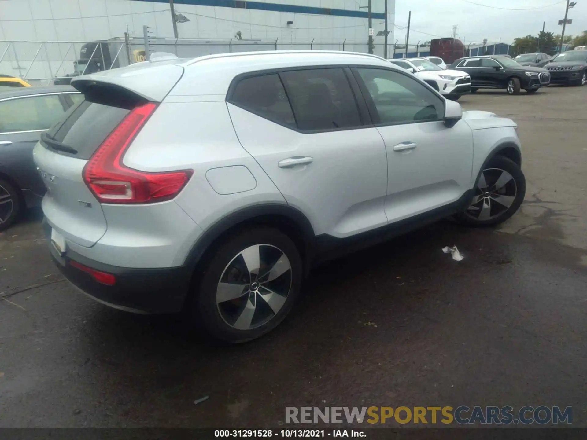 4 Photograph of a damaged car YV4162UK5L2301959 VOLVO XC40 2020