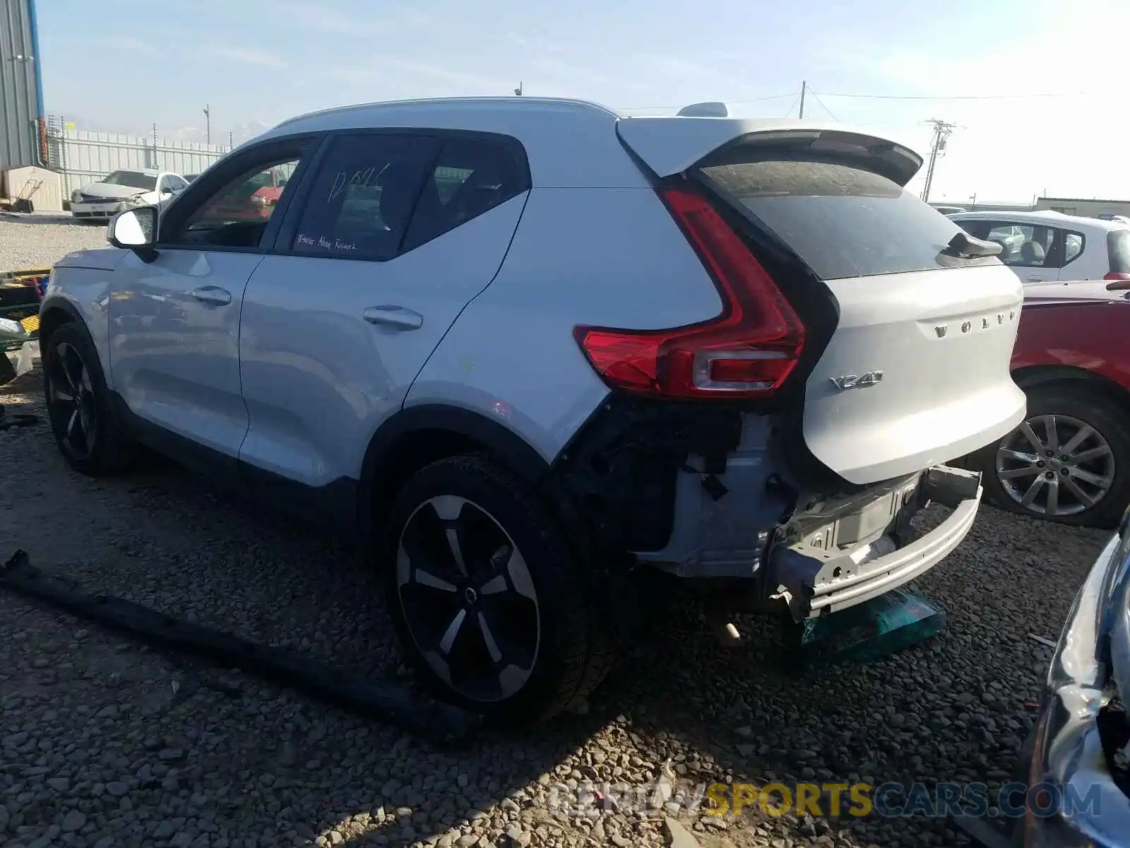 3 Photograph of a damaged car YV4162UK5L2314050 VOLVO XC40 2020