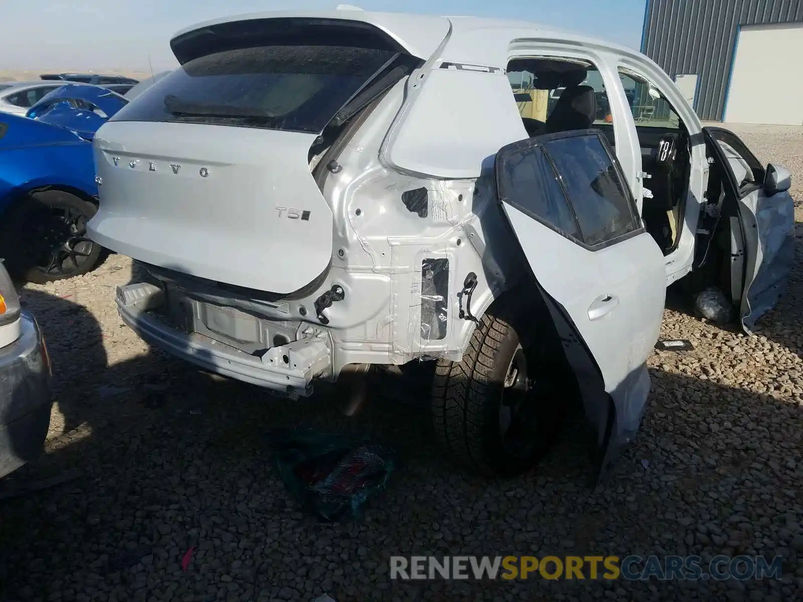 4 Photograph of a damaged car YV4162UK5L2314050 VOLVO XC40 2020