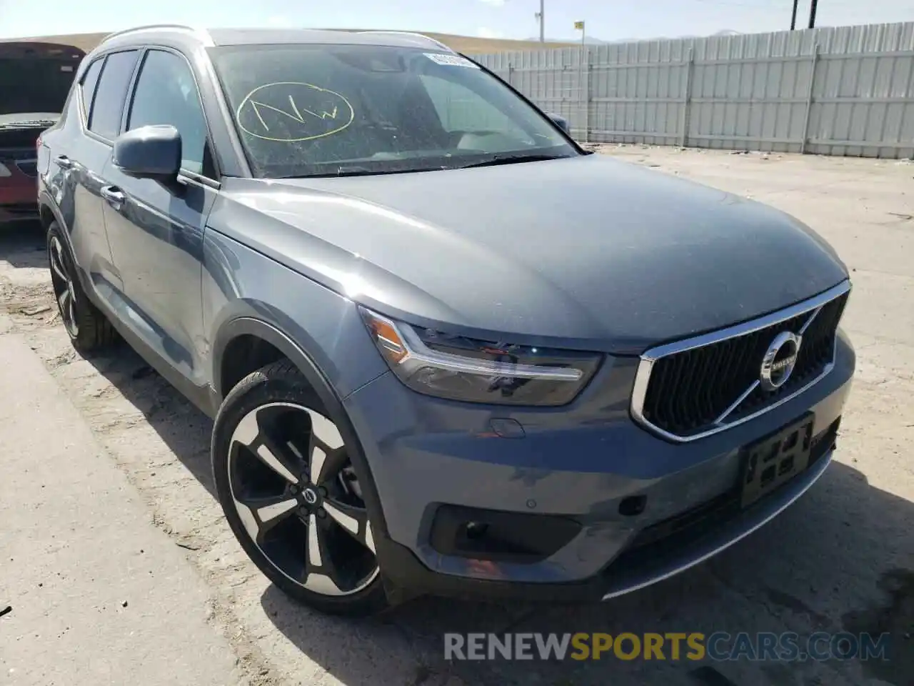 1 Photograph of a damaged car YV4162UK5L2319443 VOLVO XC40 2020