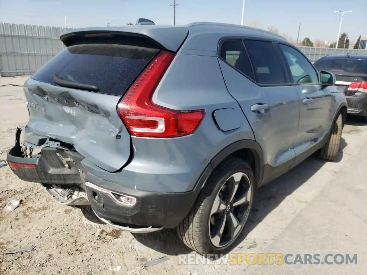 4 Photograph of a damaged car YV4162UK5L2319443 VOLVO XC40 2020