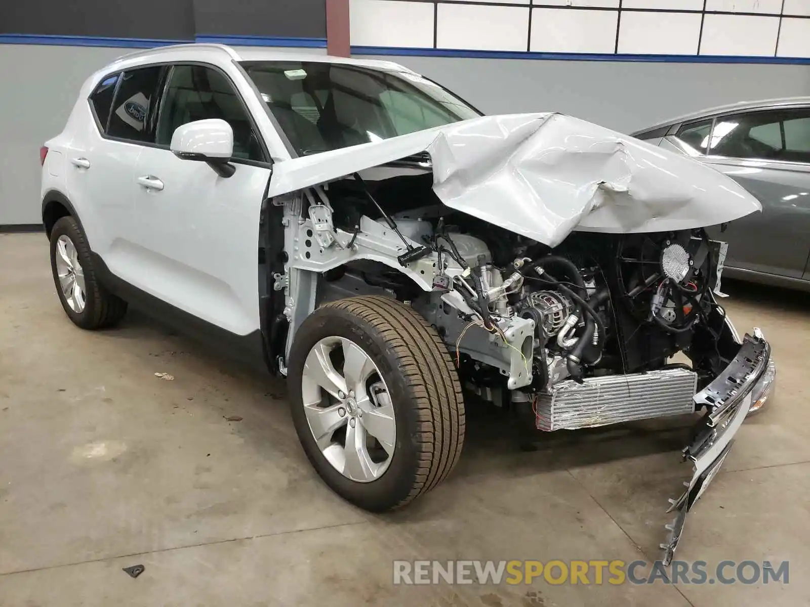 1 Photograph of a damaged car YV4162UK5L2335187 VOLVO XC40 2020