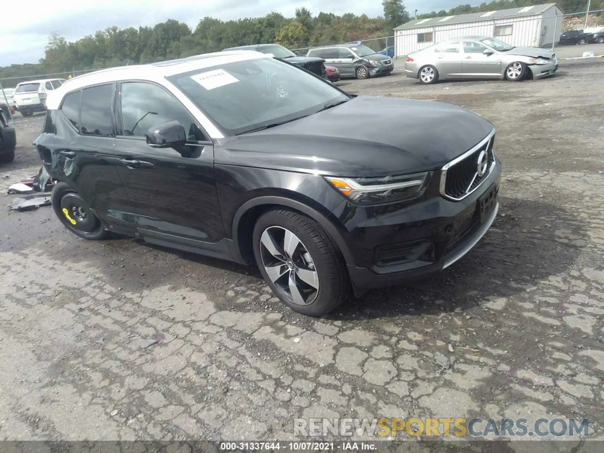 1 Photograph of a damaged car YV4162UK6L2179614 VOLVO XC40 2020