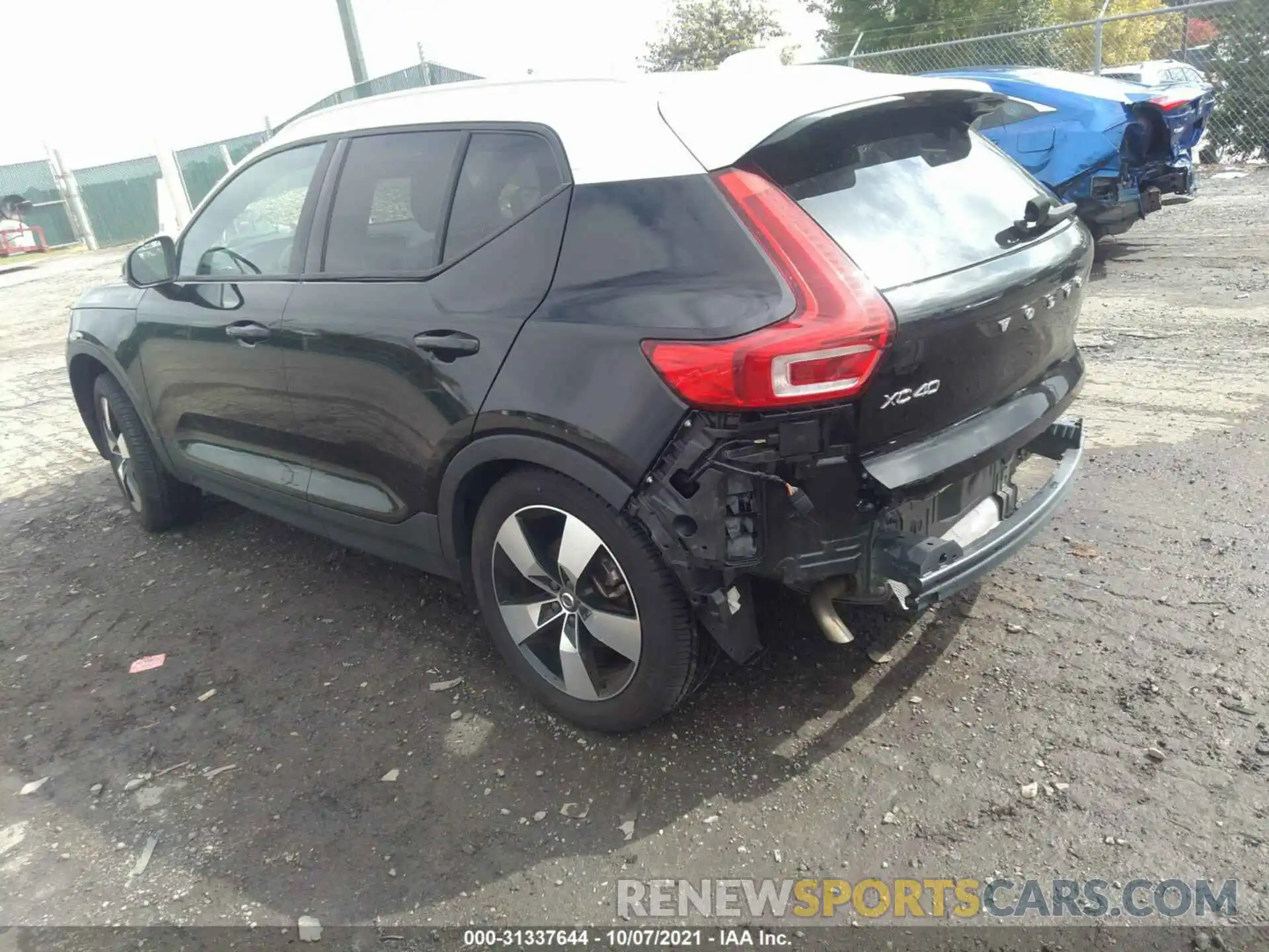 3 Photograph of a damaged car YV4162UK6L2179614 VOLVO XC40 2020